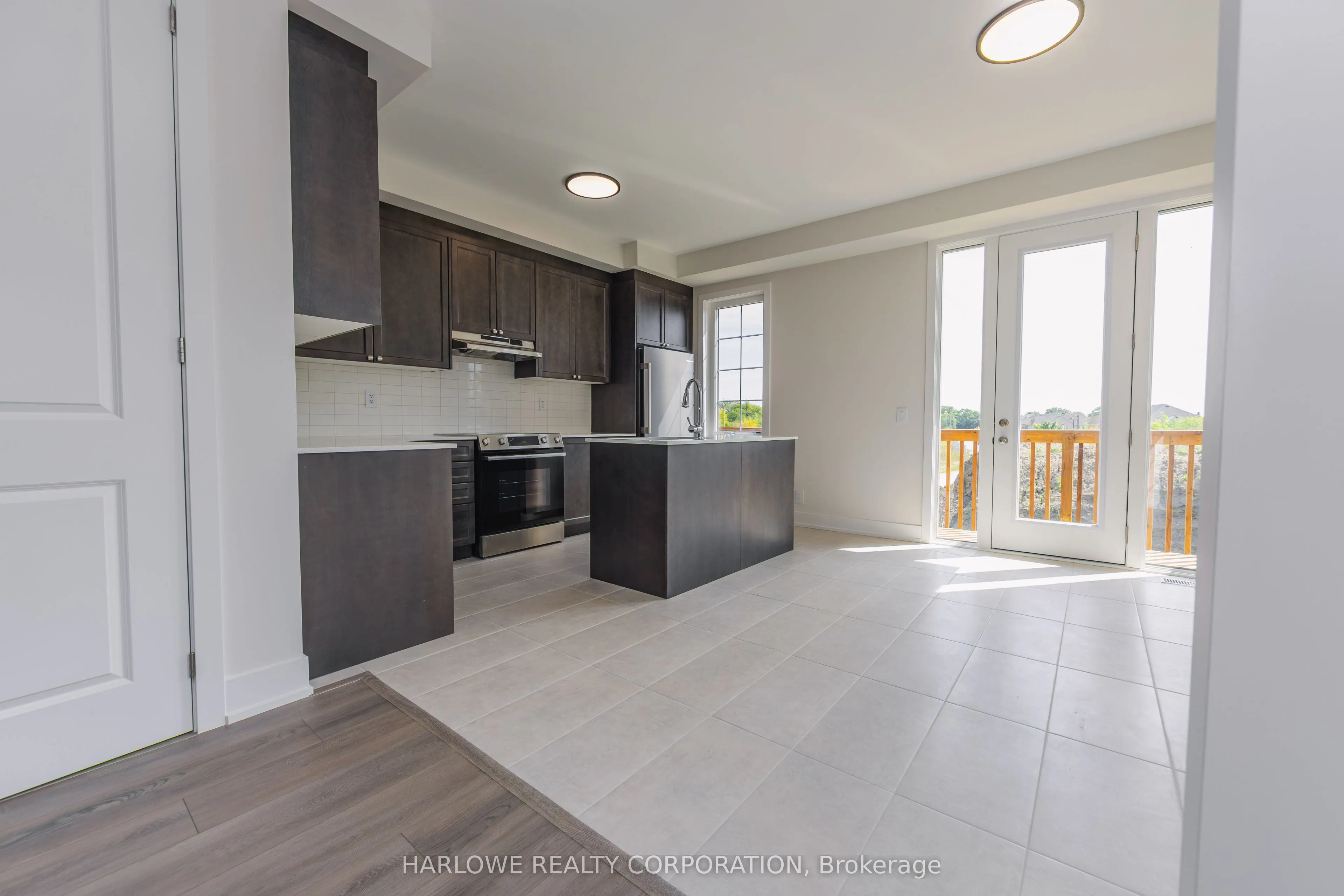 332 Waterhouse Crescent N