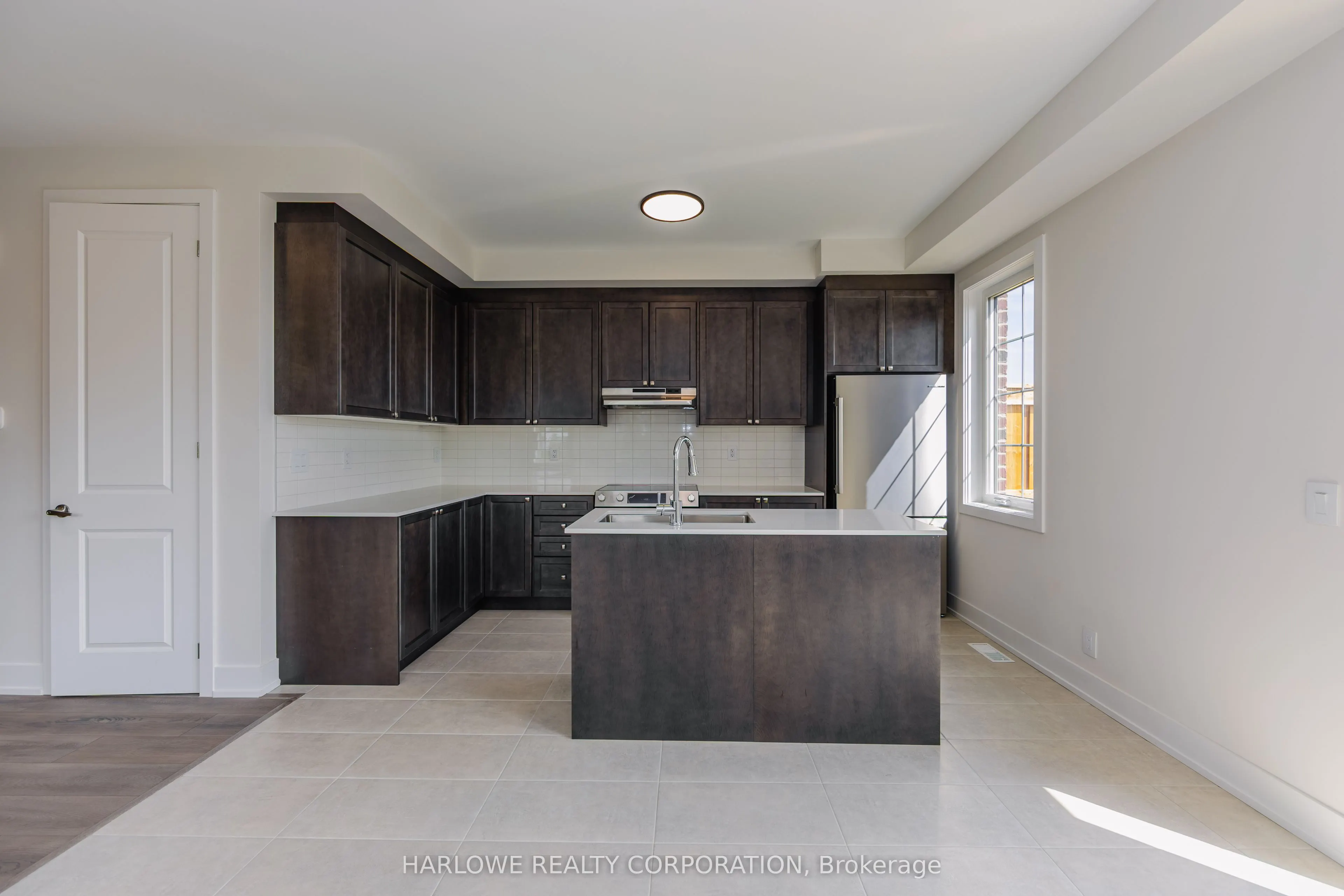 332 Waterhouse Crescent N
