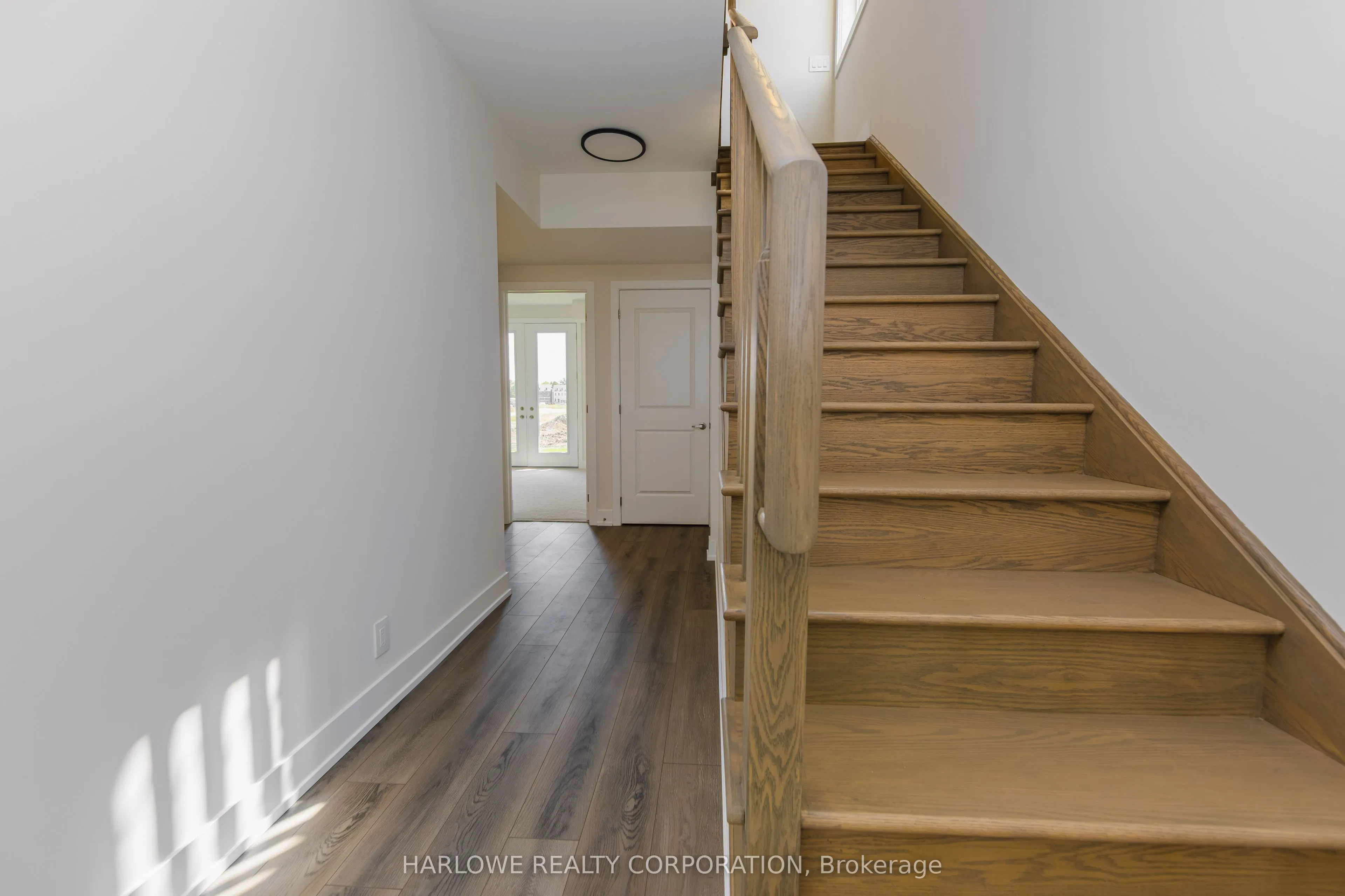 332 Waterhouse Crescent N