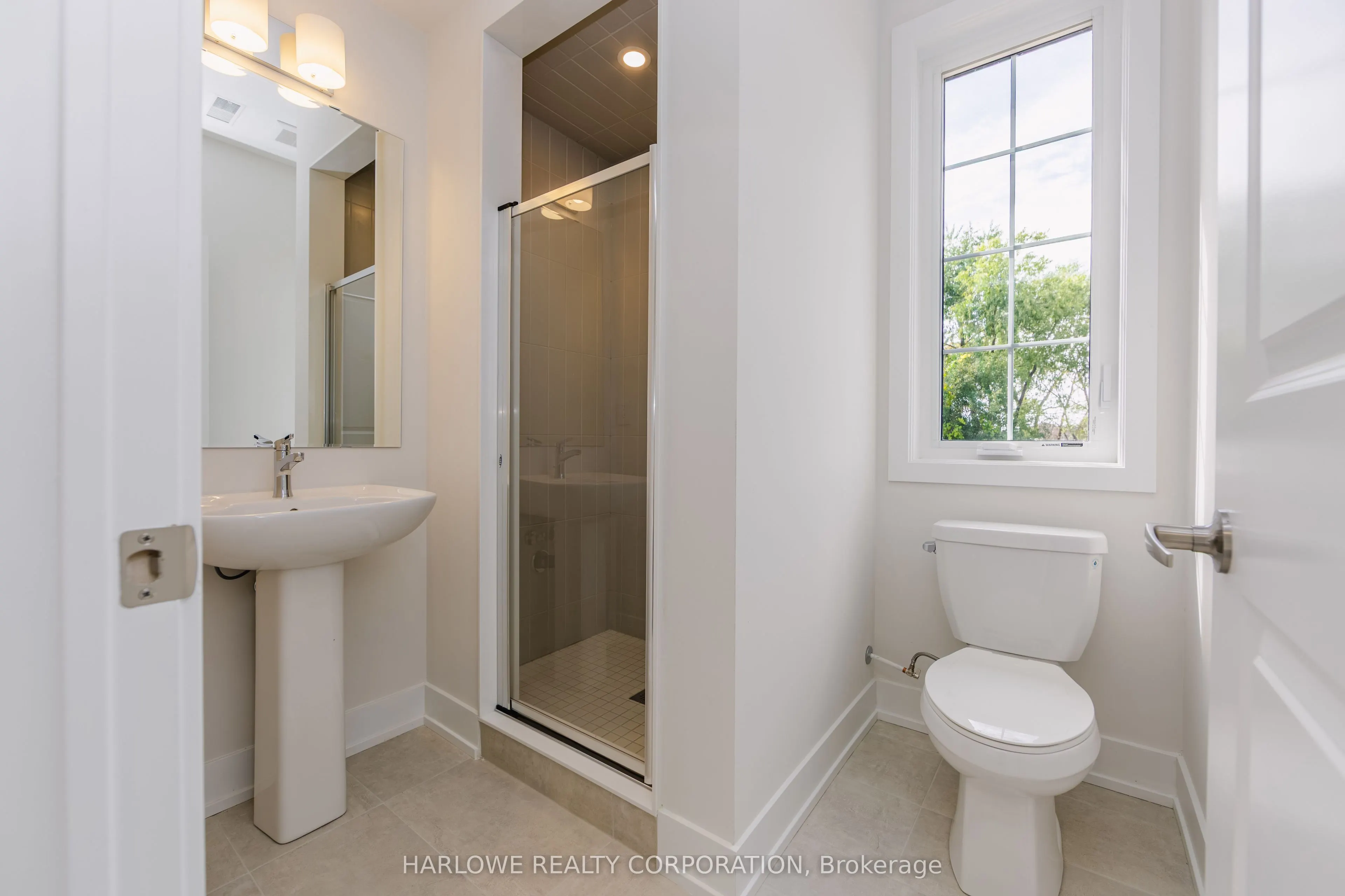 332 Waterhouse Crescent N