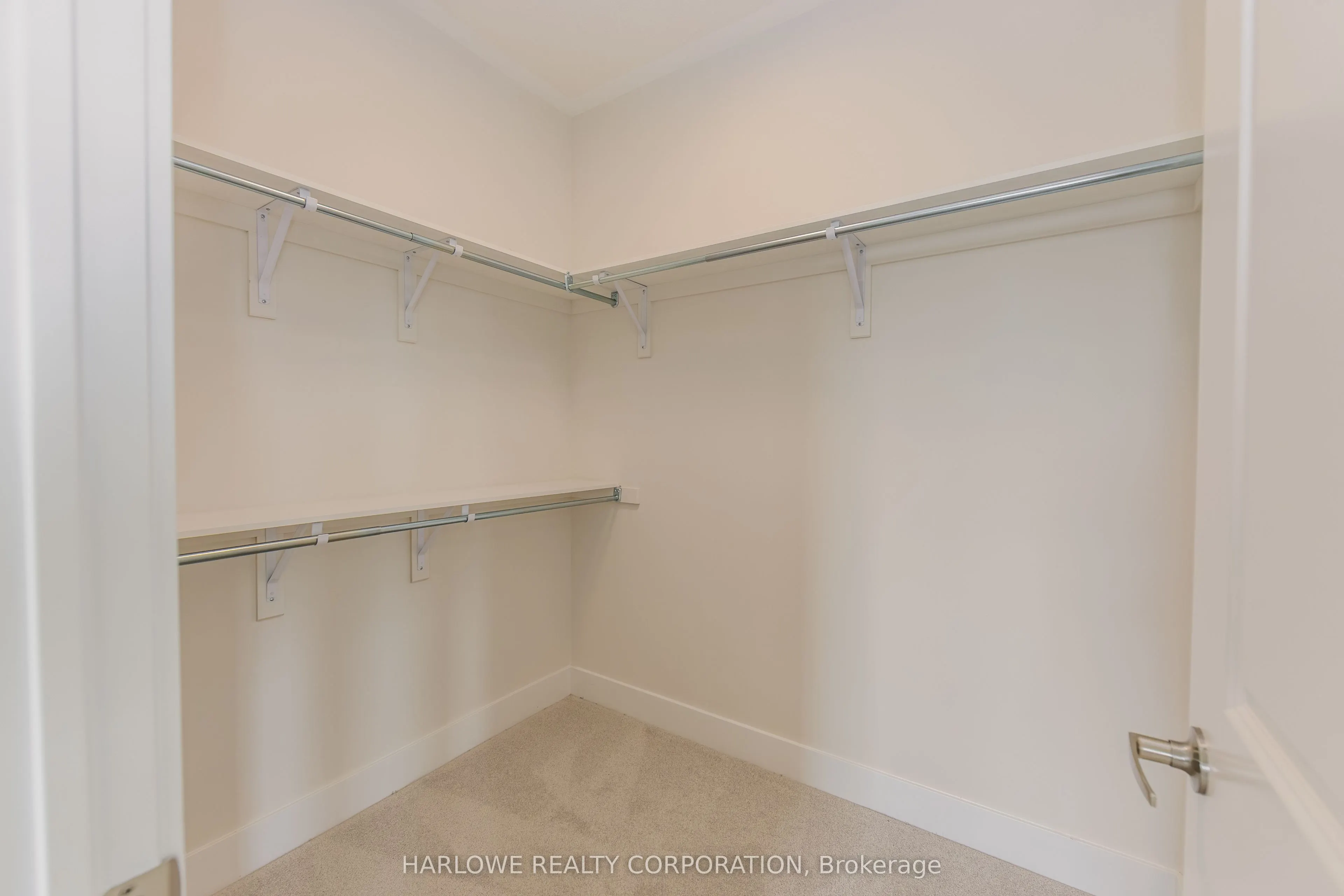 332 Waterhouse Crescent N