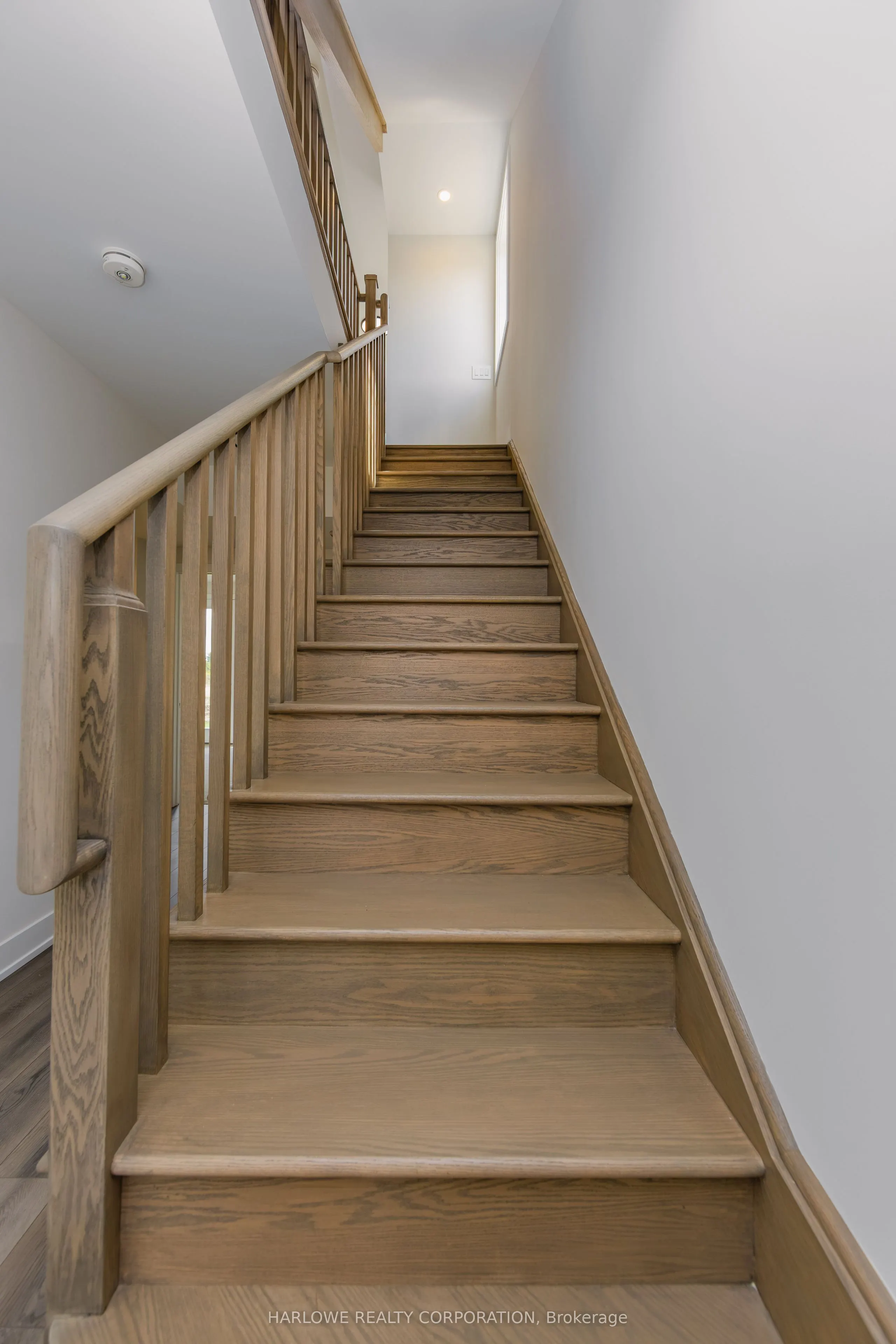 332 Waterhouse Crescent N