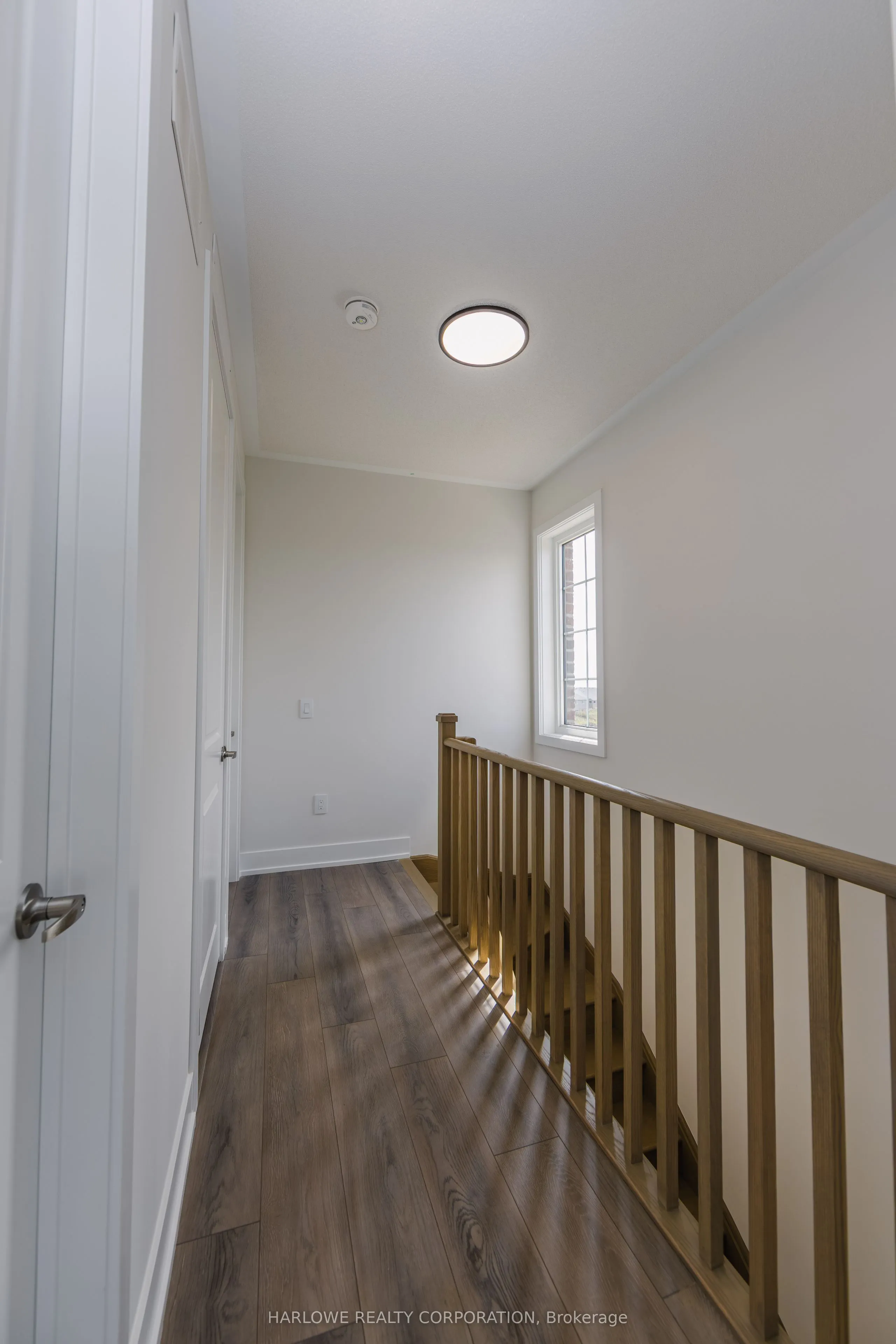 332 Waterhouse Crescent N