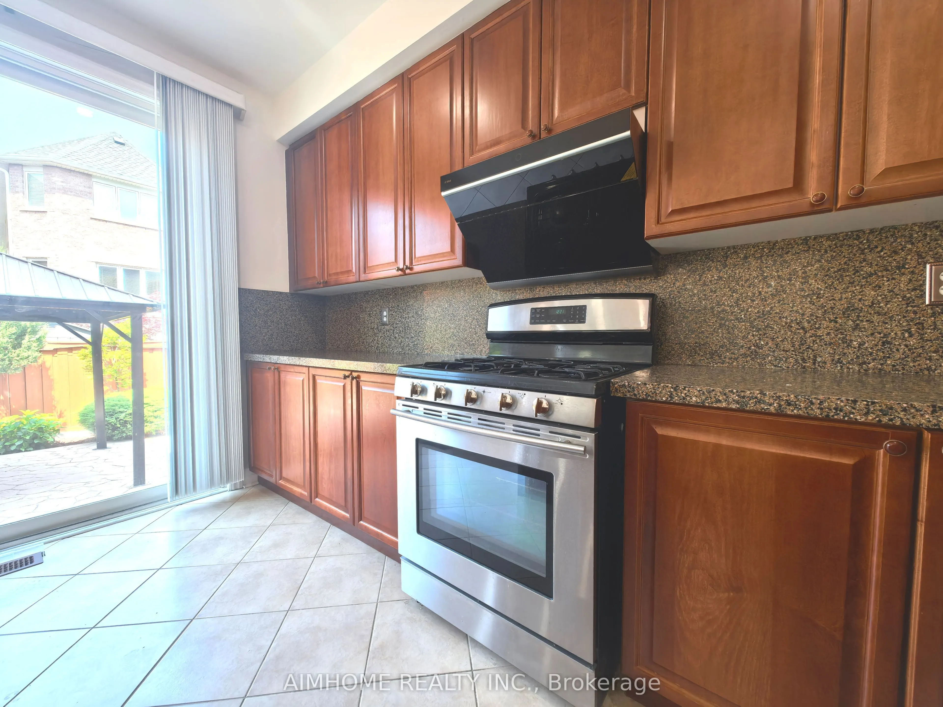 2173 Highcliffe Way