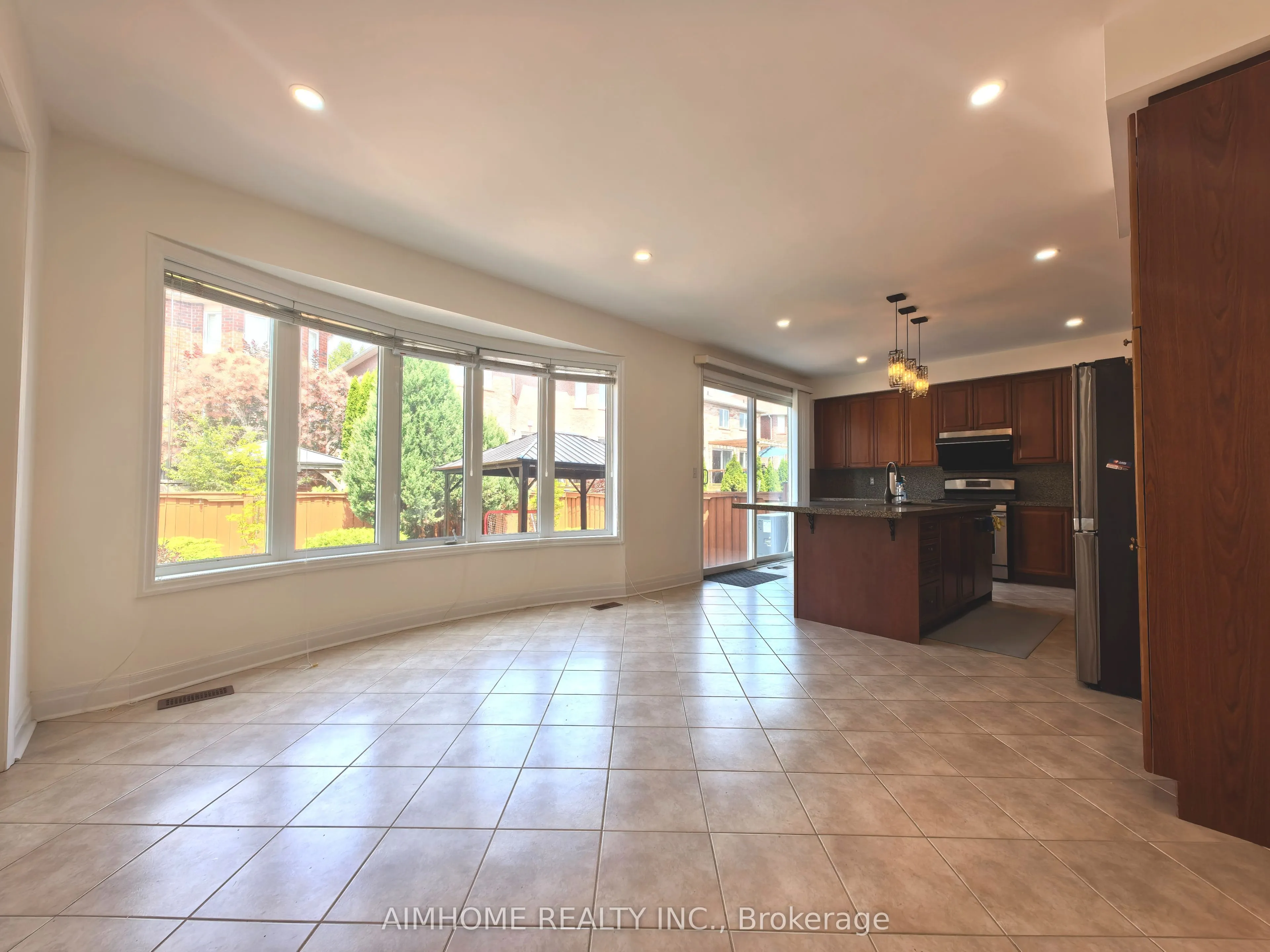 2173 Highcliffe Way