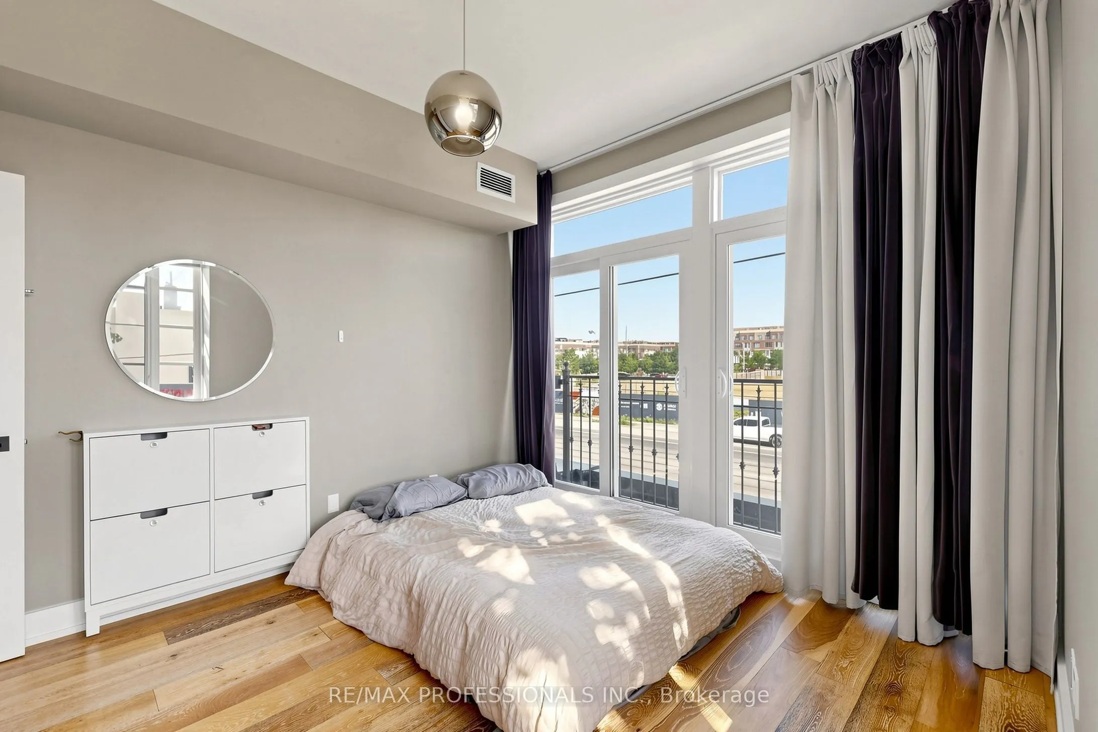 3531 Lake Shore Boulevard W #206