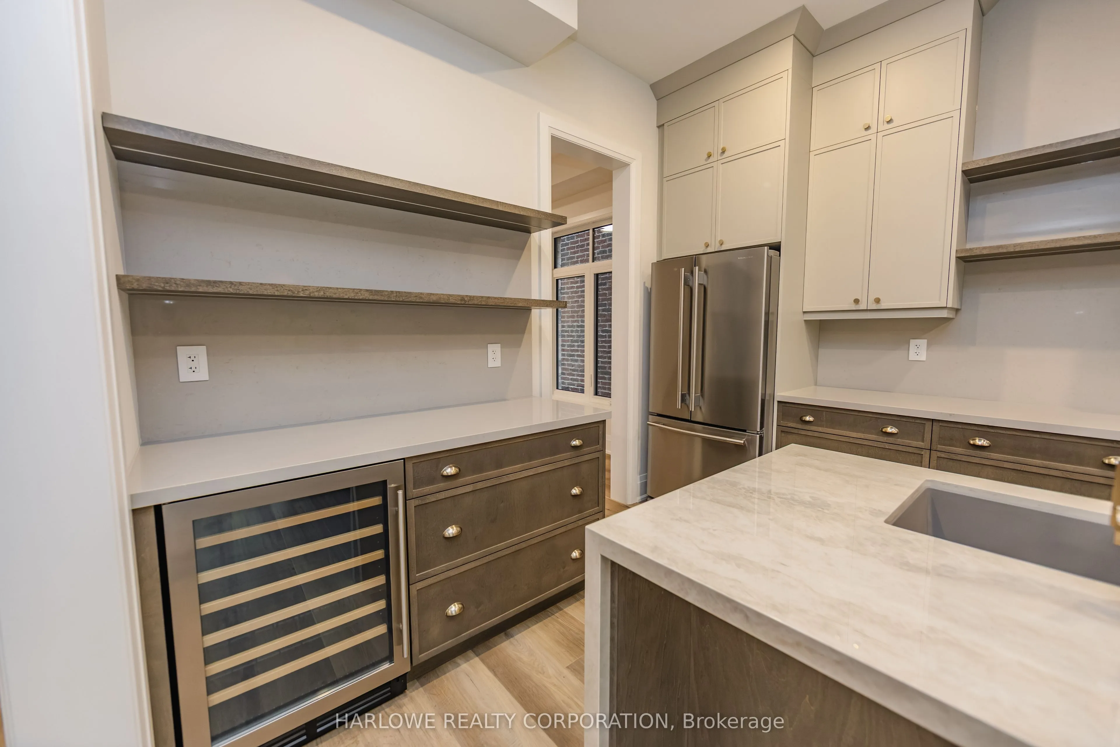 6742 Longview Place