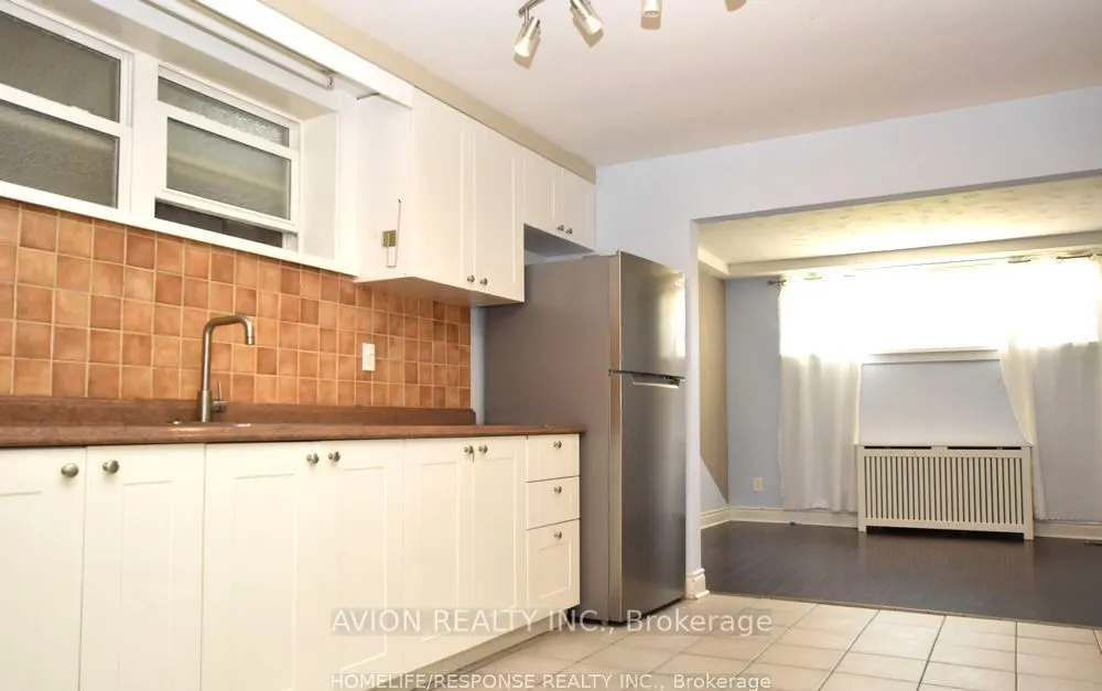 42 EMERALD Crescent #1