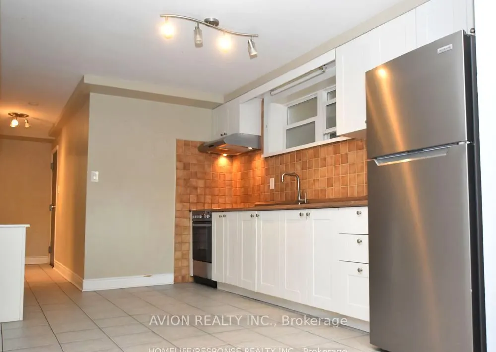 42 EMERALD Crescent #1