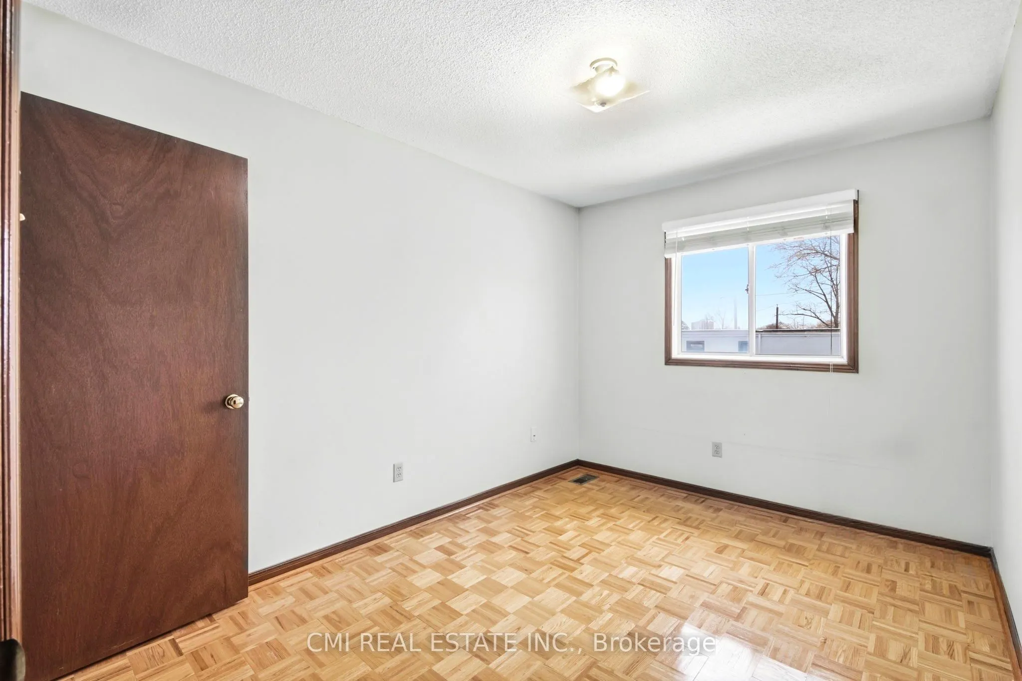 3 Forest Point Drive