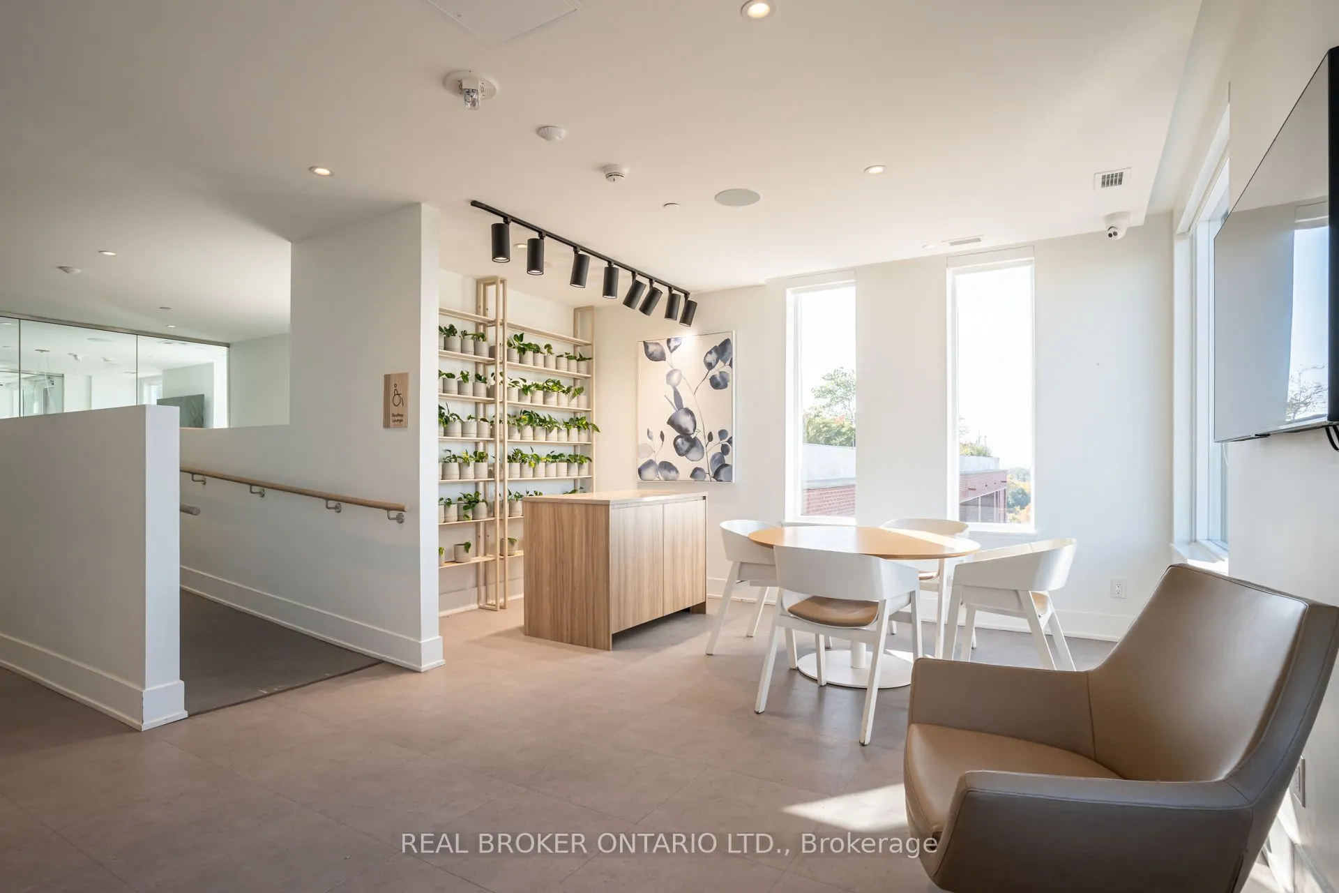 11 Maryport Avenue #208