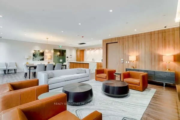21 Park Street E #601