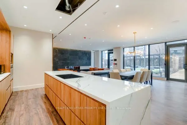 21 Park Street E #601