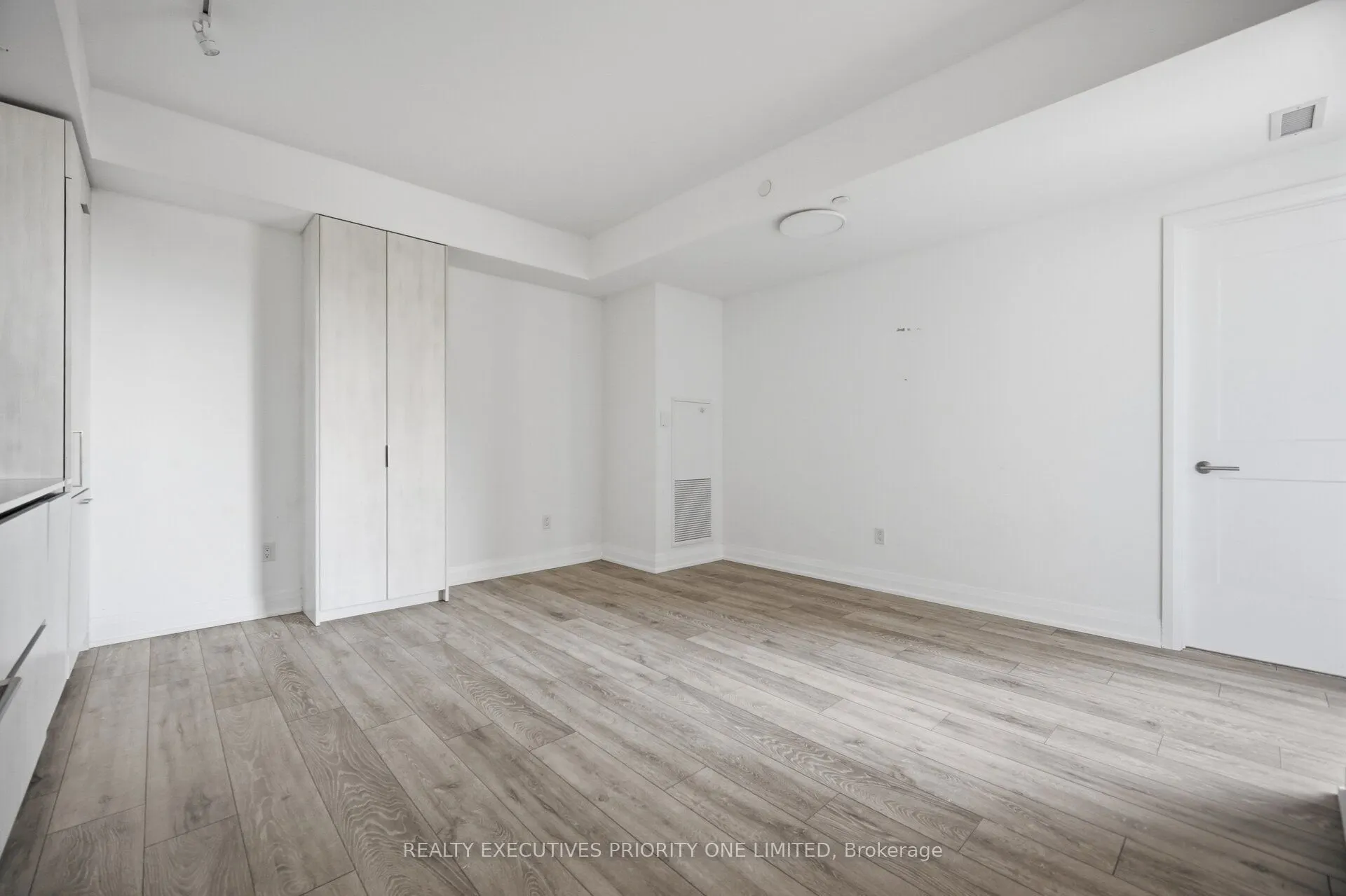 21 Park Street E #601
