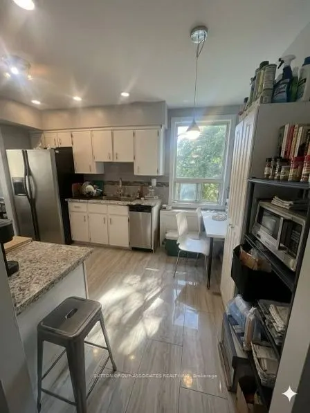 2595 Eglinton Avenue W