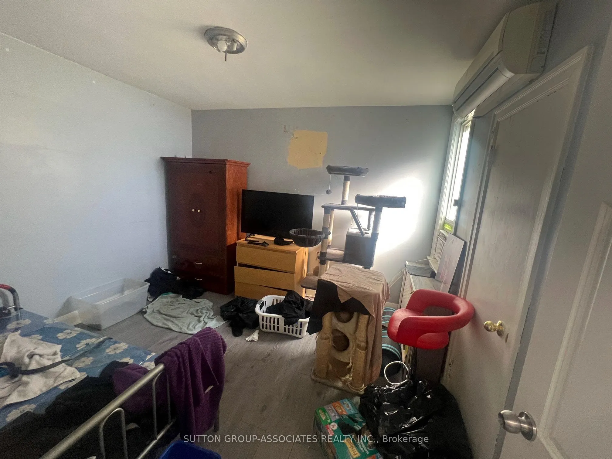 2595 Eglinton Avenue W