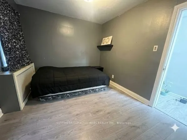 2595 Eglinton Avenue W