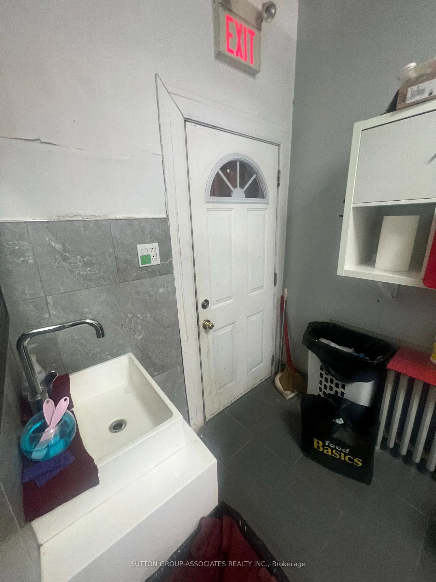 2595 Eglinton Avenue W