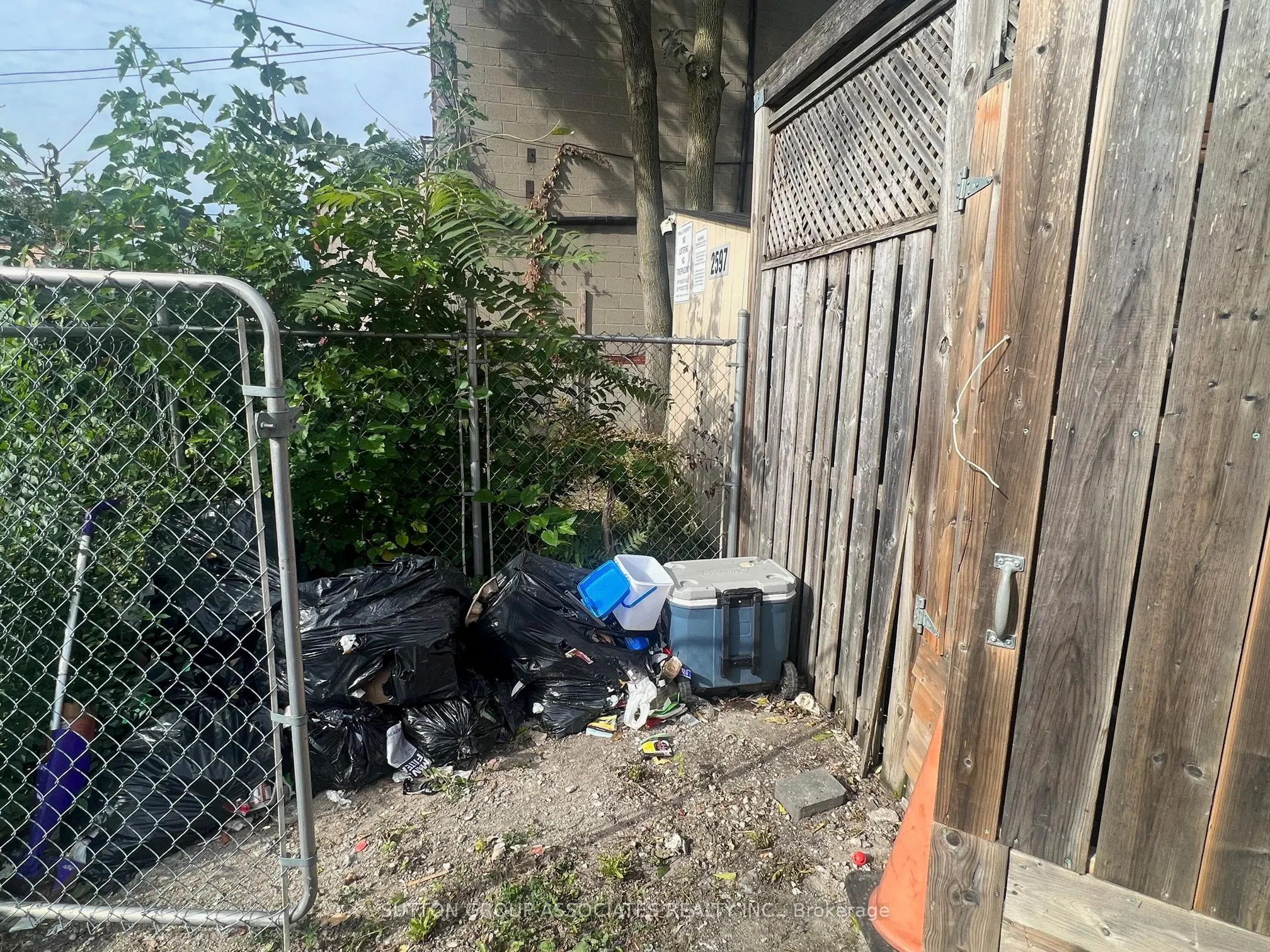 2595 Eglinton Avenue W