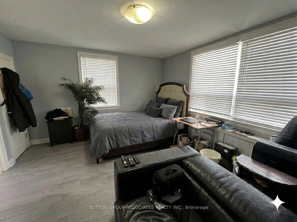 2595 Eglinton Avenue W