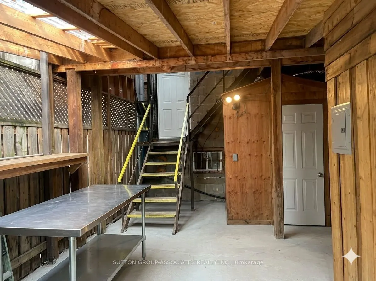2595 Eglinton Avenue W