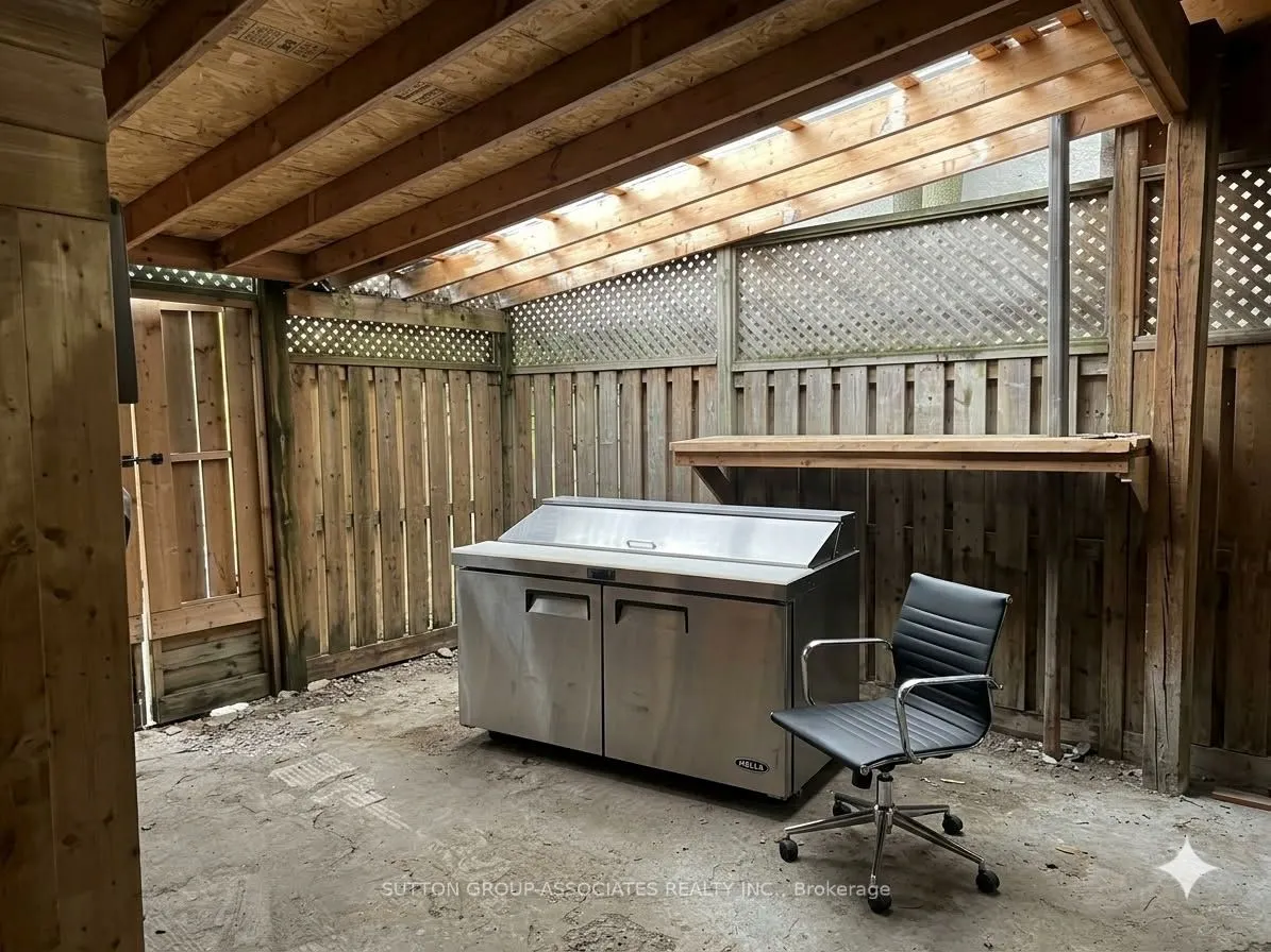 2595 Eglinton Avenue W