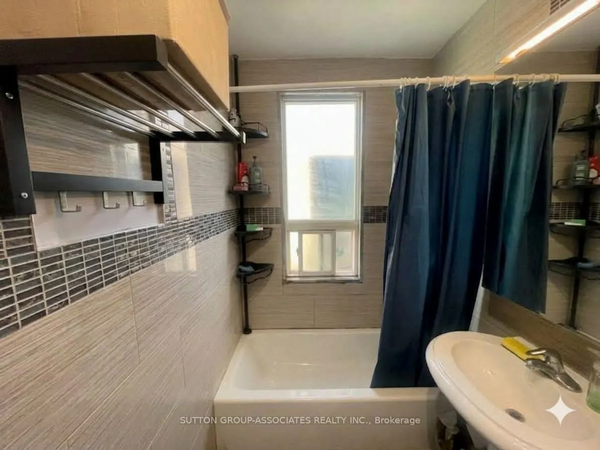 2595 Eglinton Avenue W