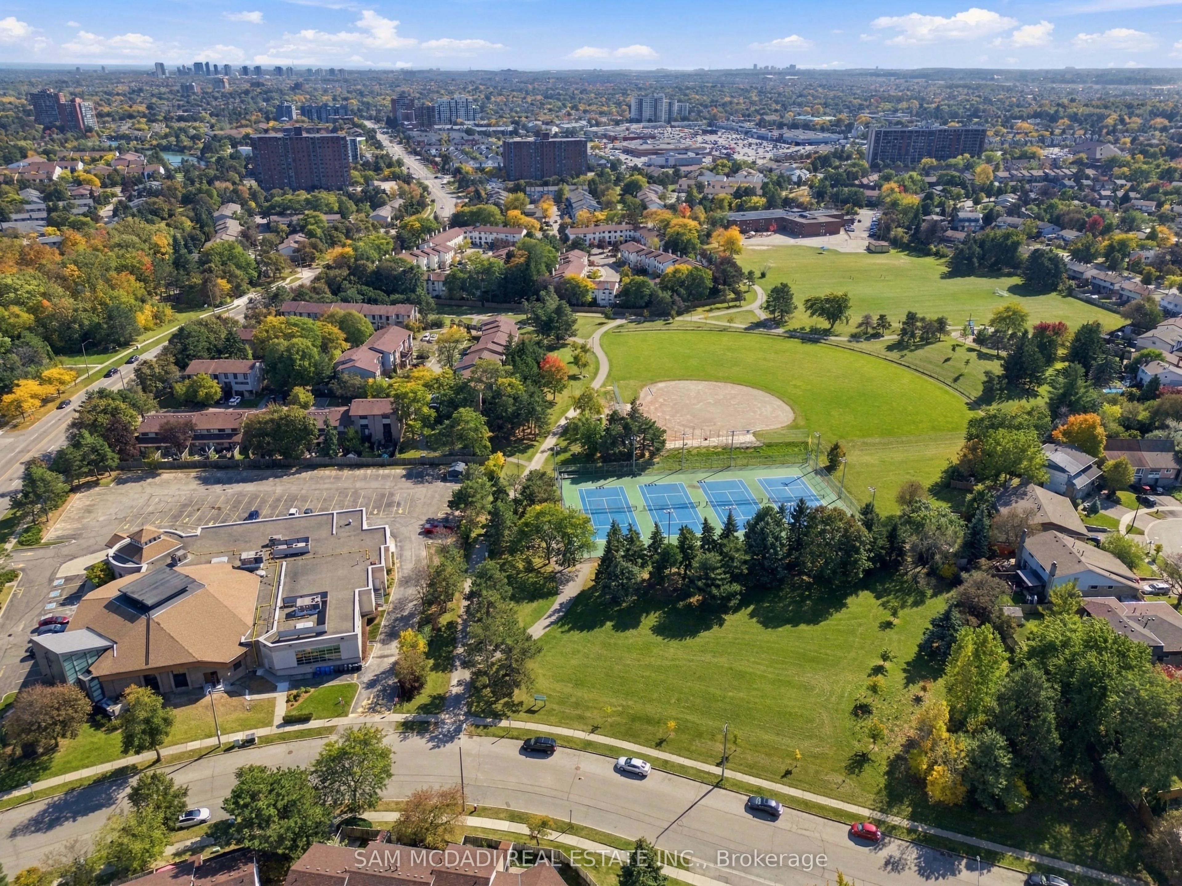2779 Gananoque Drive #87