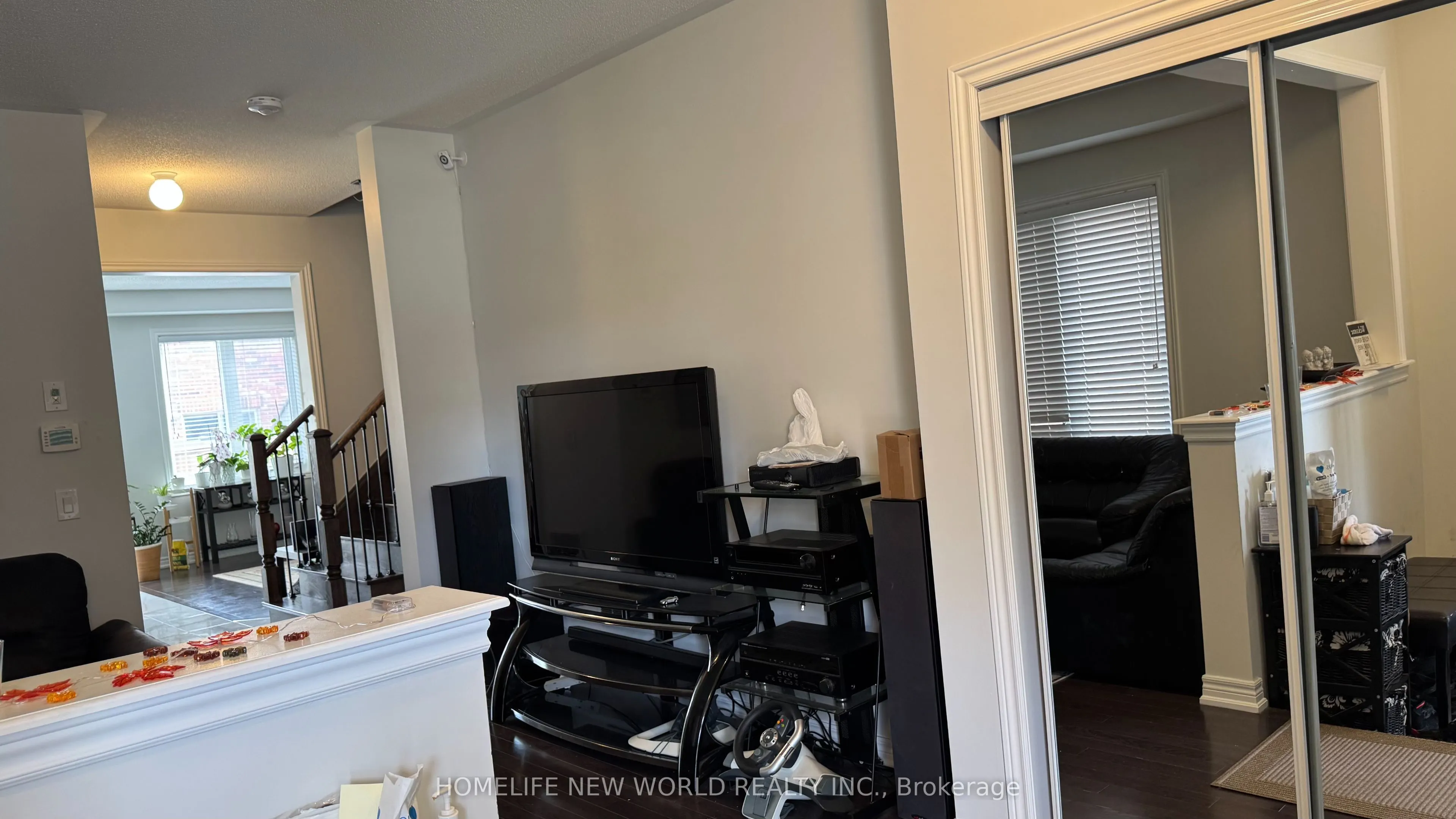 15 Grove End Way
