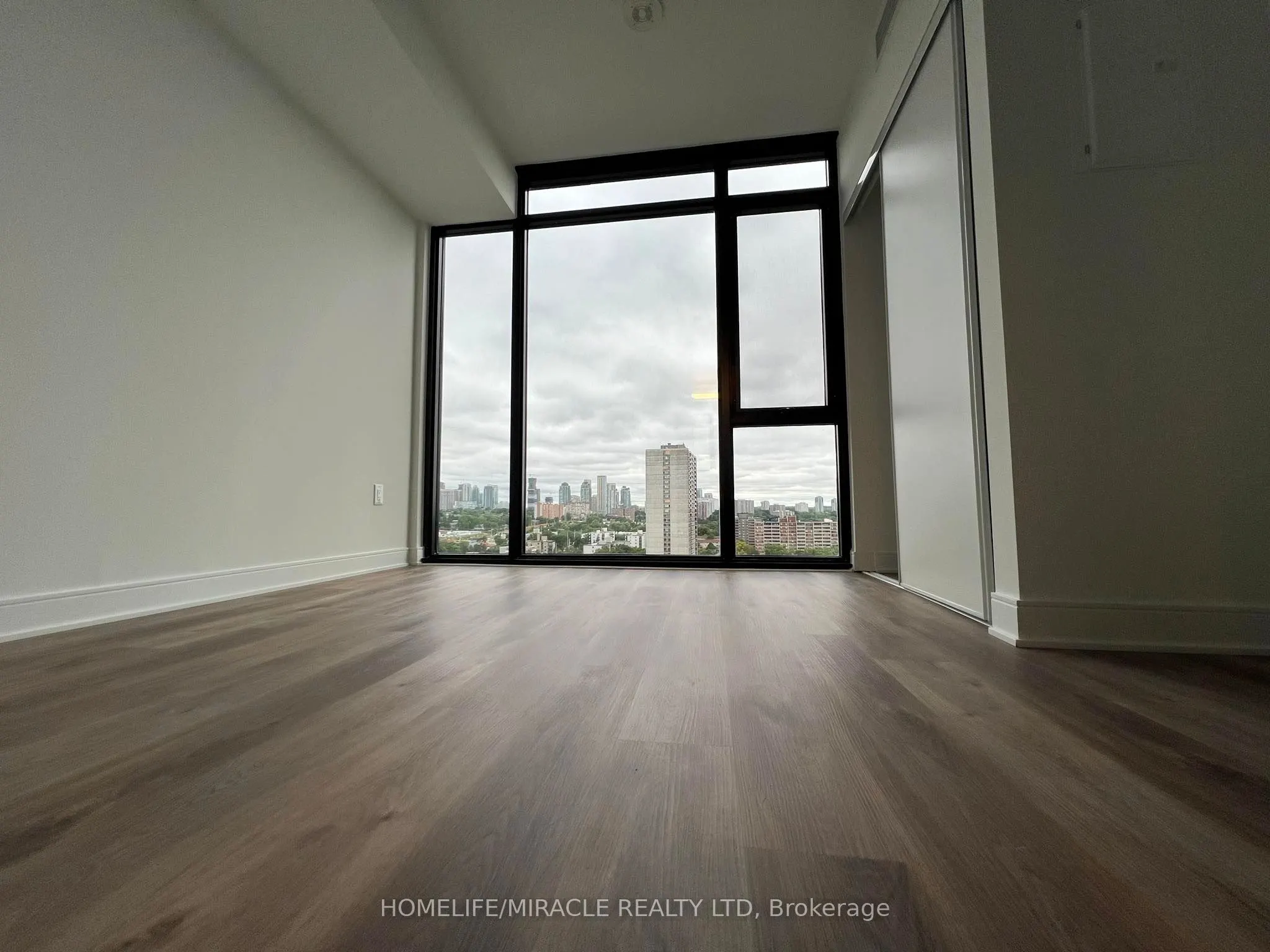 86 Dundas Street E #1603