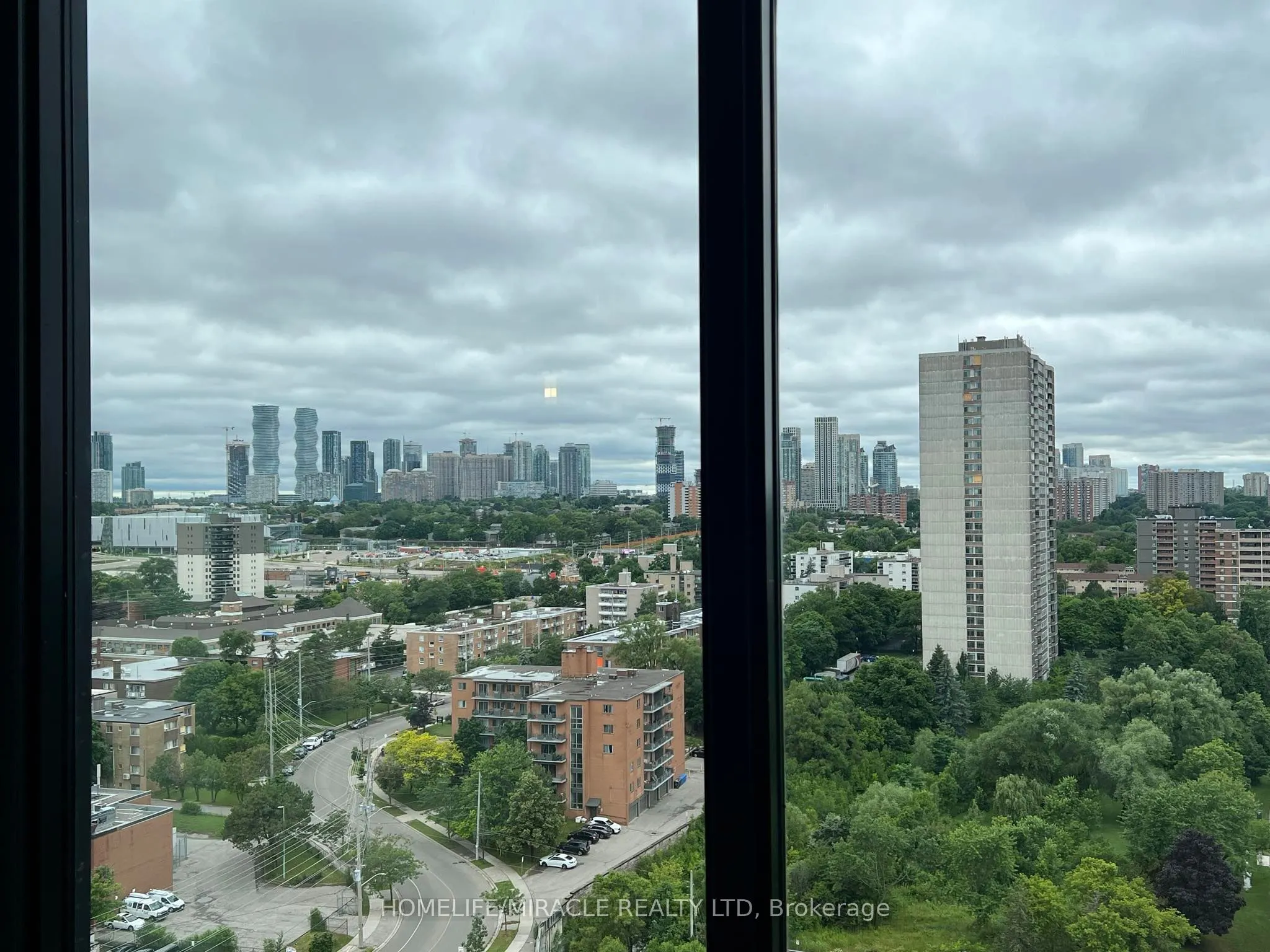 86 Dundas Street E #1603