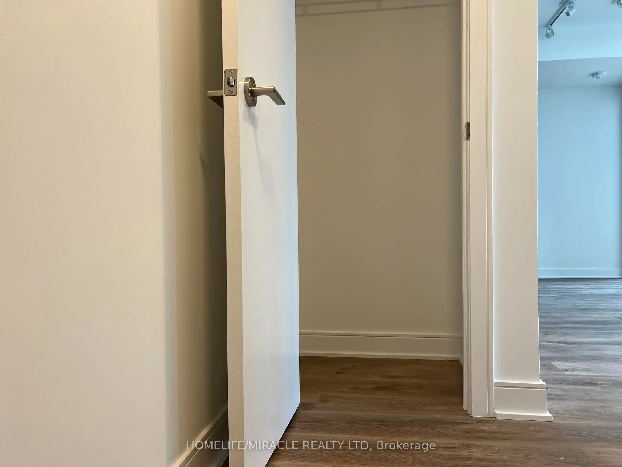 86 Dundas Street E #1603