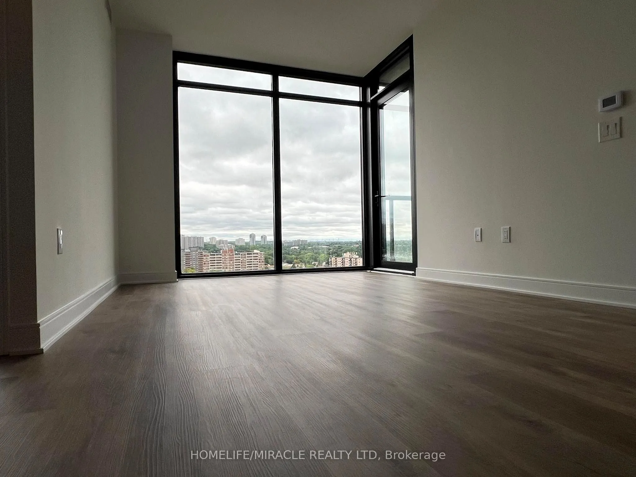 86 Dundas Street E #1603