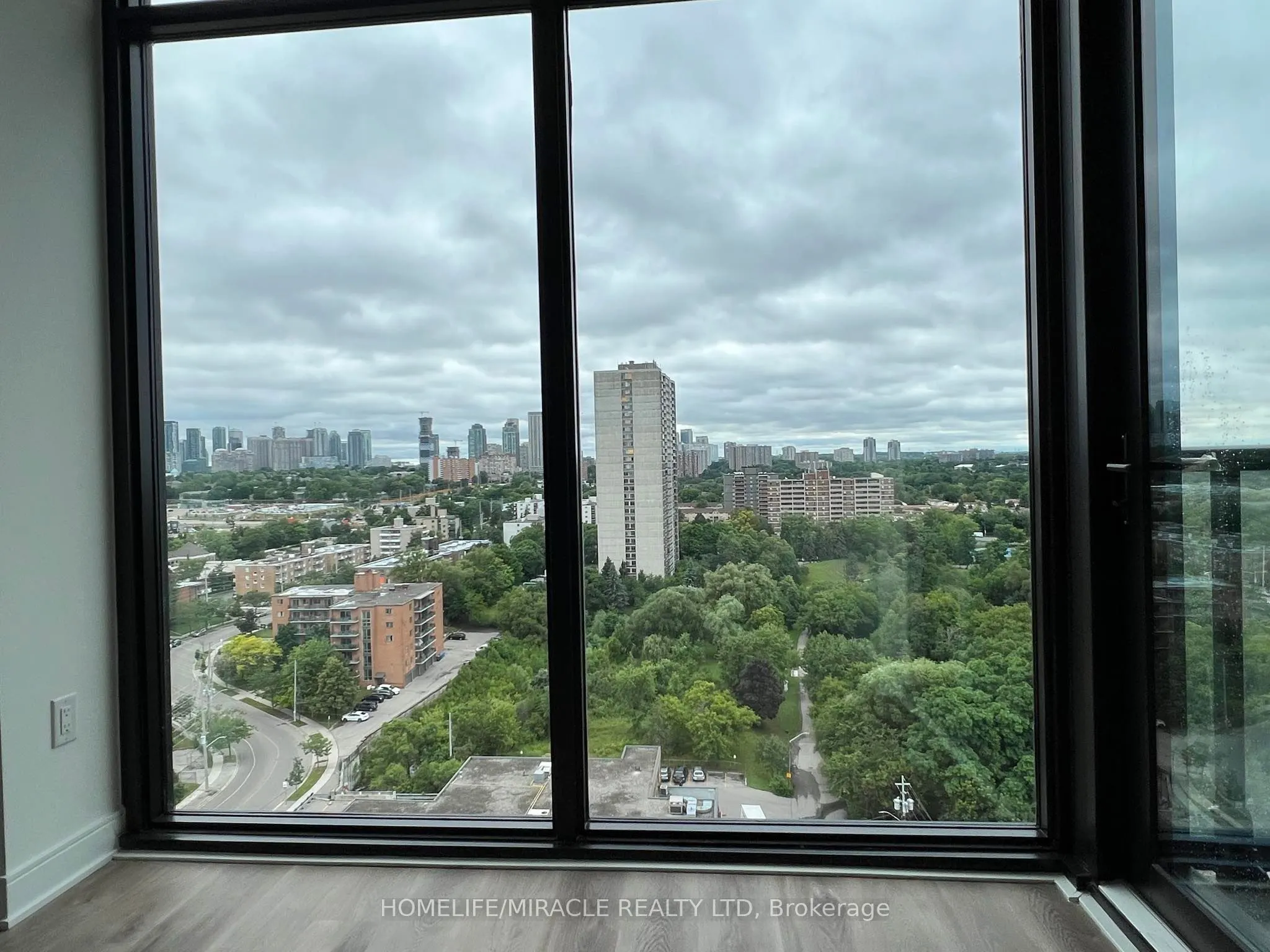 86 Dundas Street E #1603