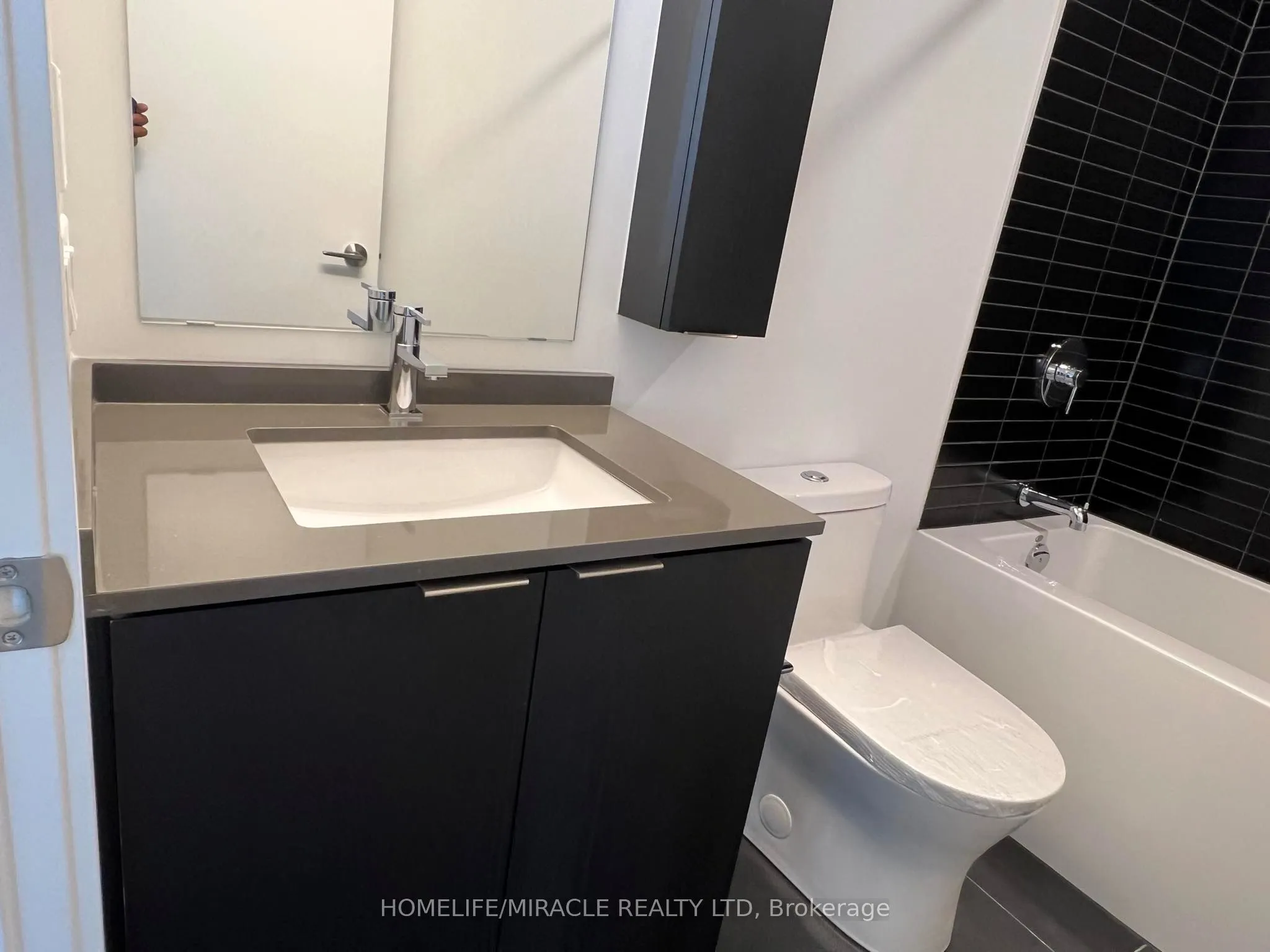 86 Dundas Street E #1603