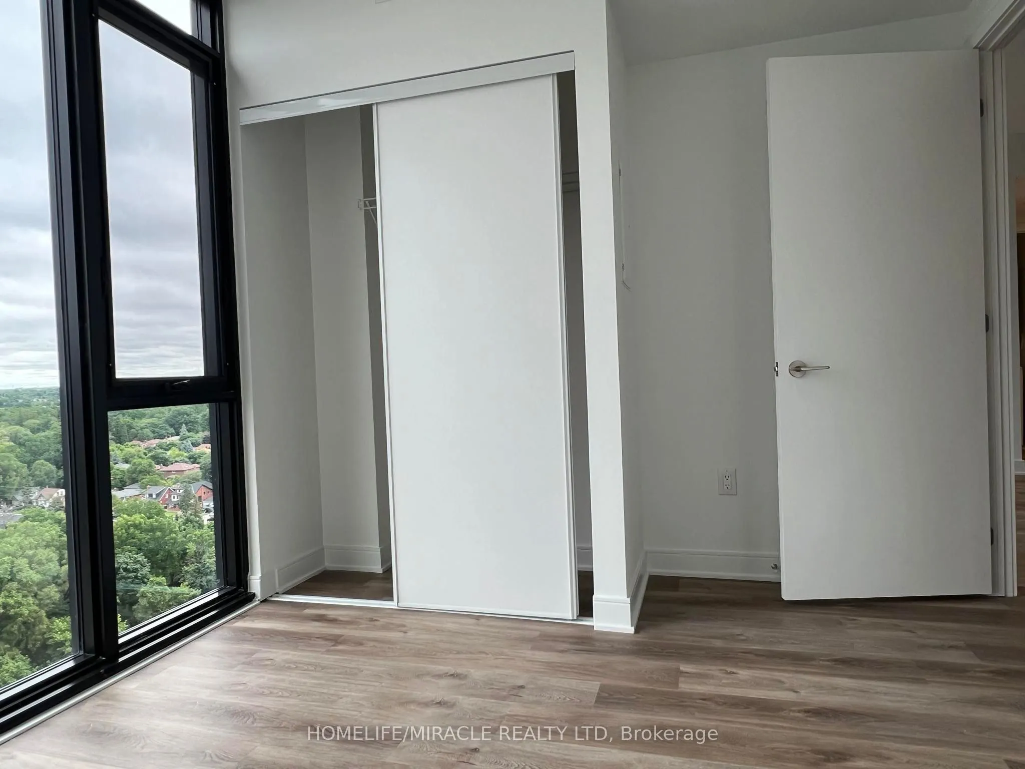 86 Dundas Street E #1603