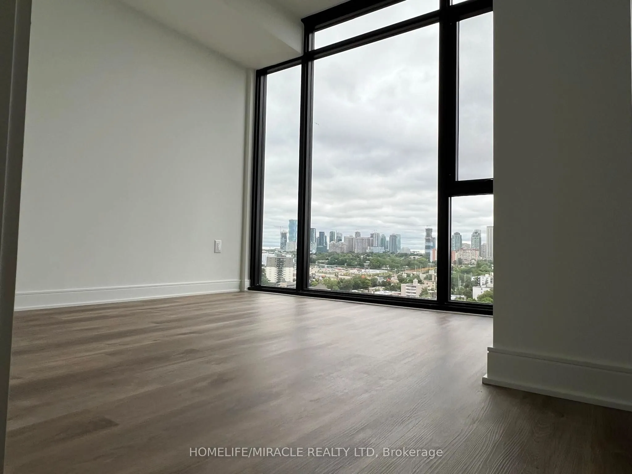 86 Dundas Street E #1603