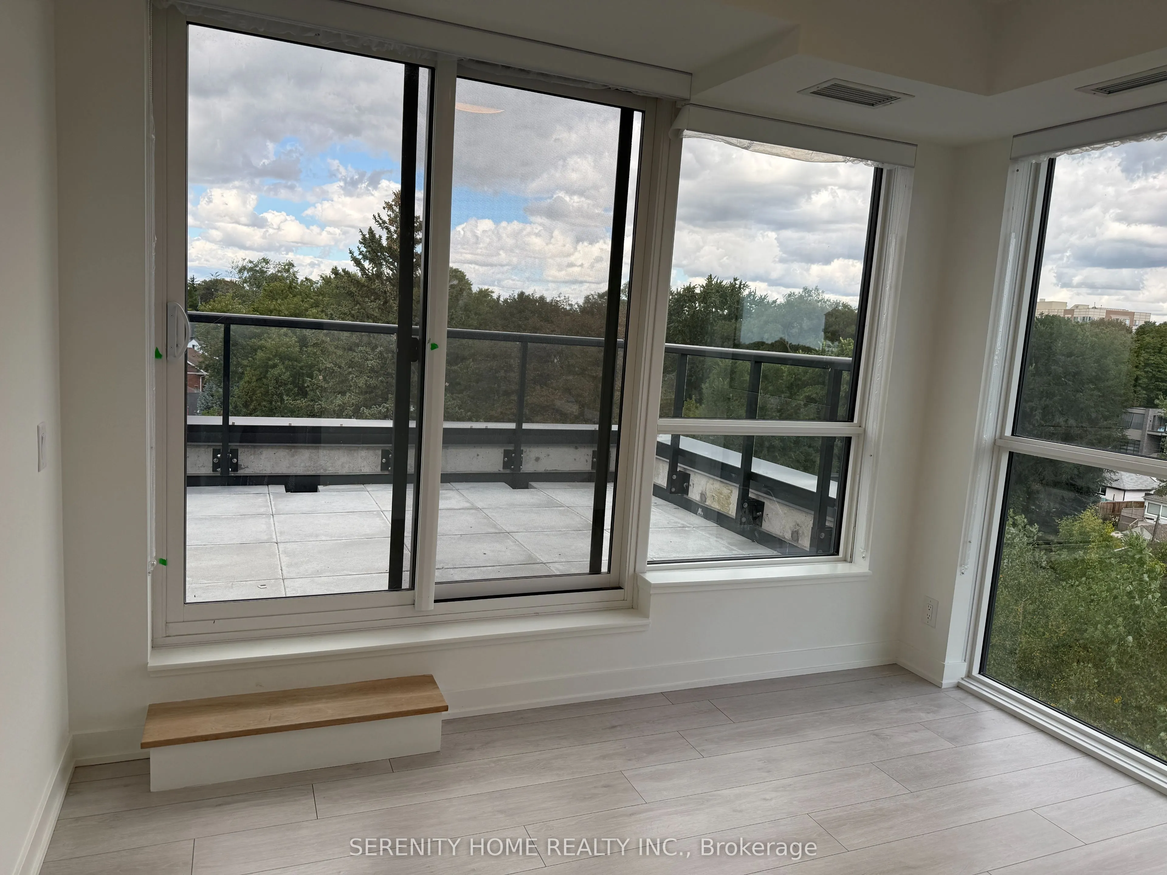 1381 Lakeshore Road E #610