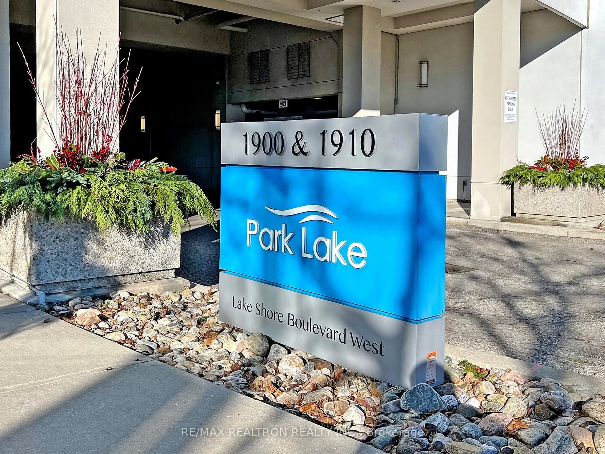 1910 Lake Shore Boulevard W #PH2
