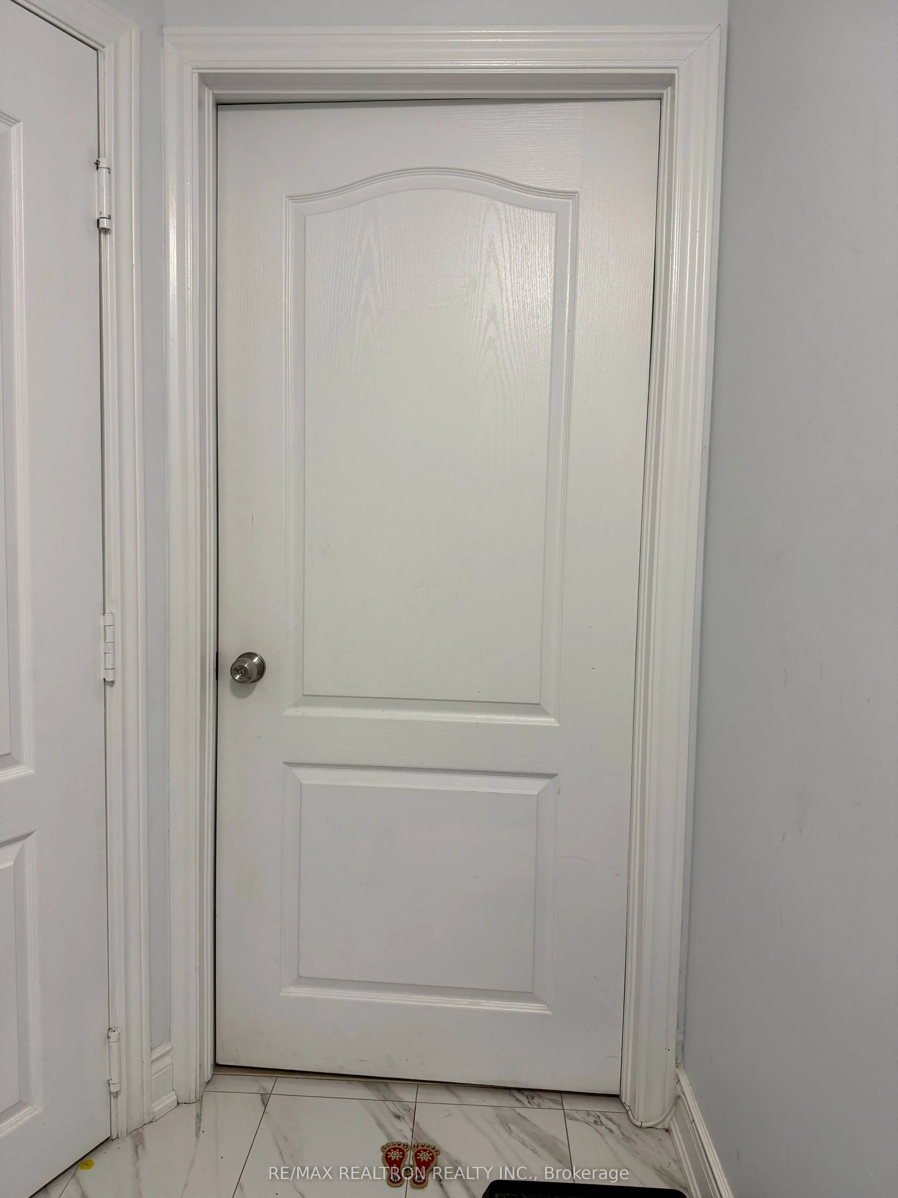 5793 Tayside Crescent #Basement