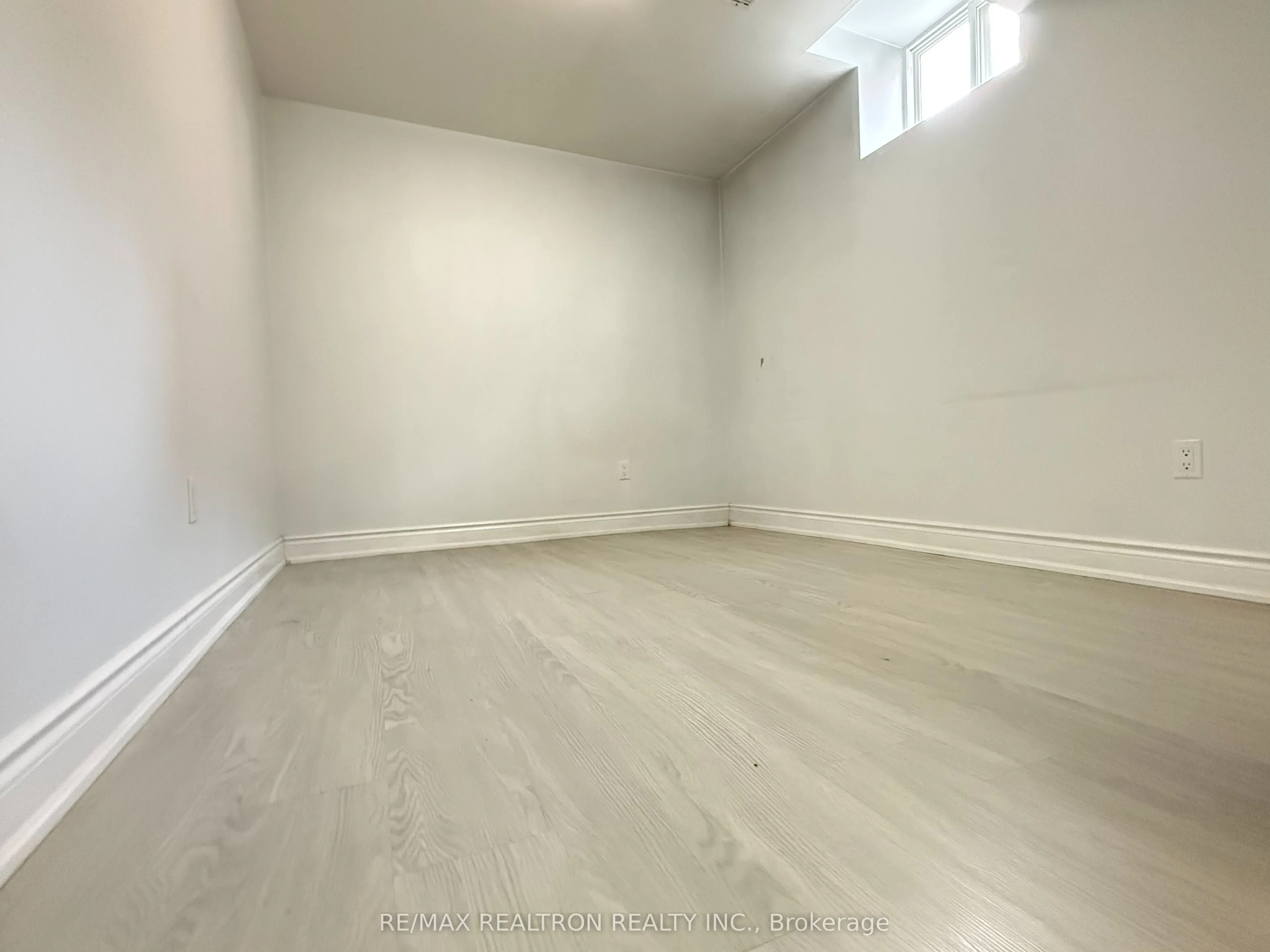 5793 Tayside Crescent #Basement