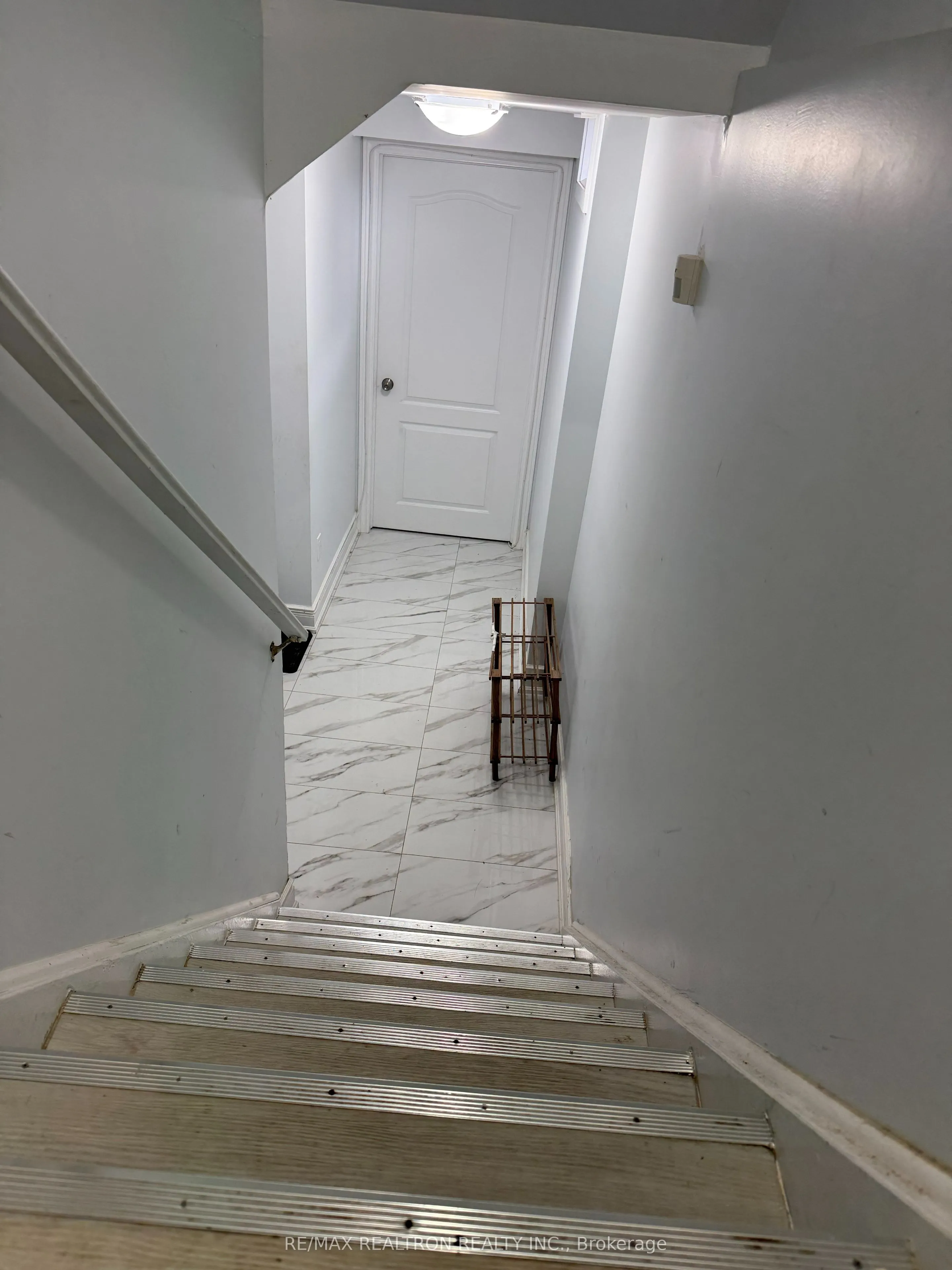 5793 Tayside Crescent #Basement