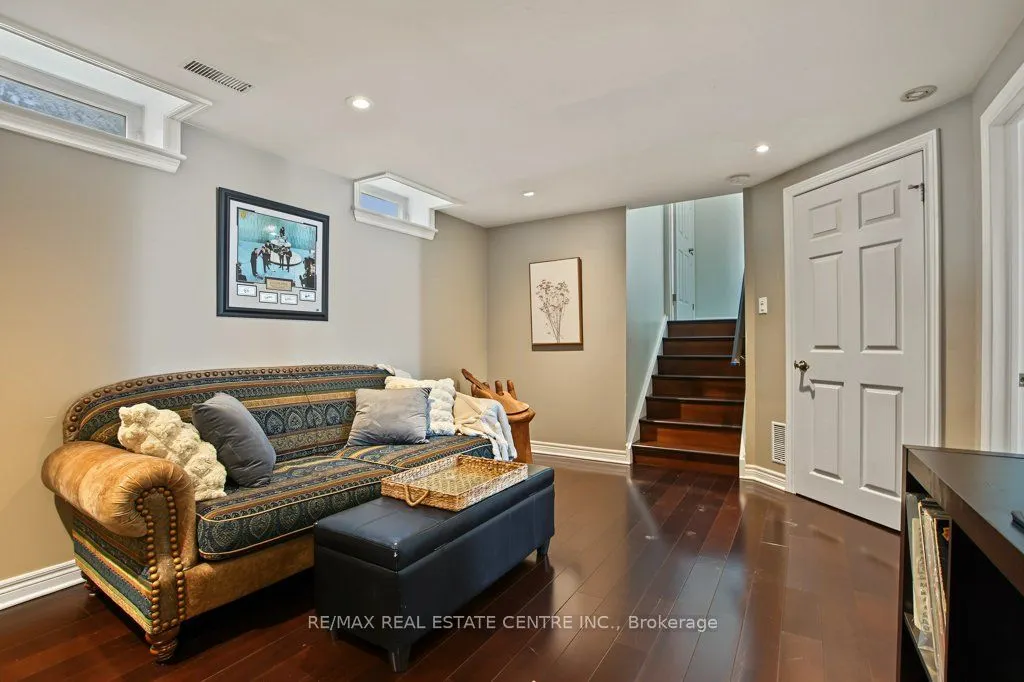 806 Hudson Court