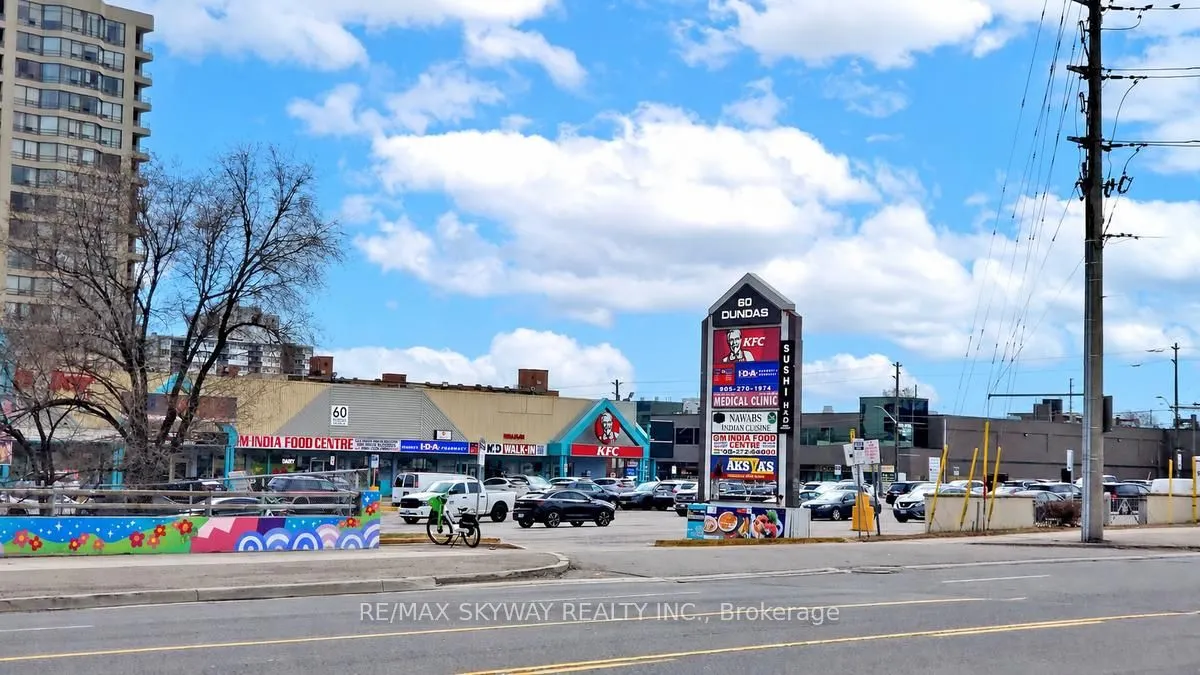 86 Dundas Street E #523