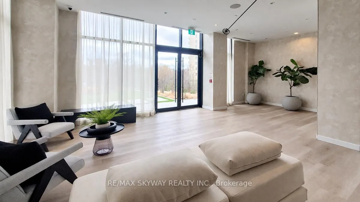 86 Dundas Street E #523
