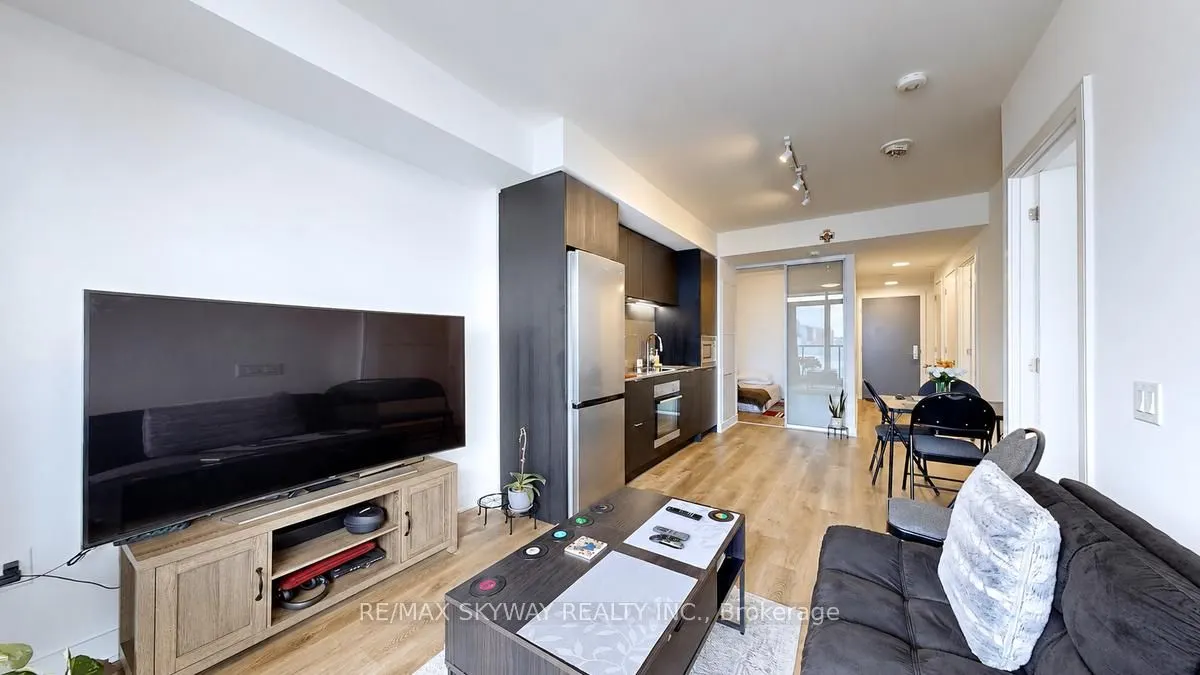 86 Dundas Street E #523