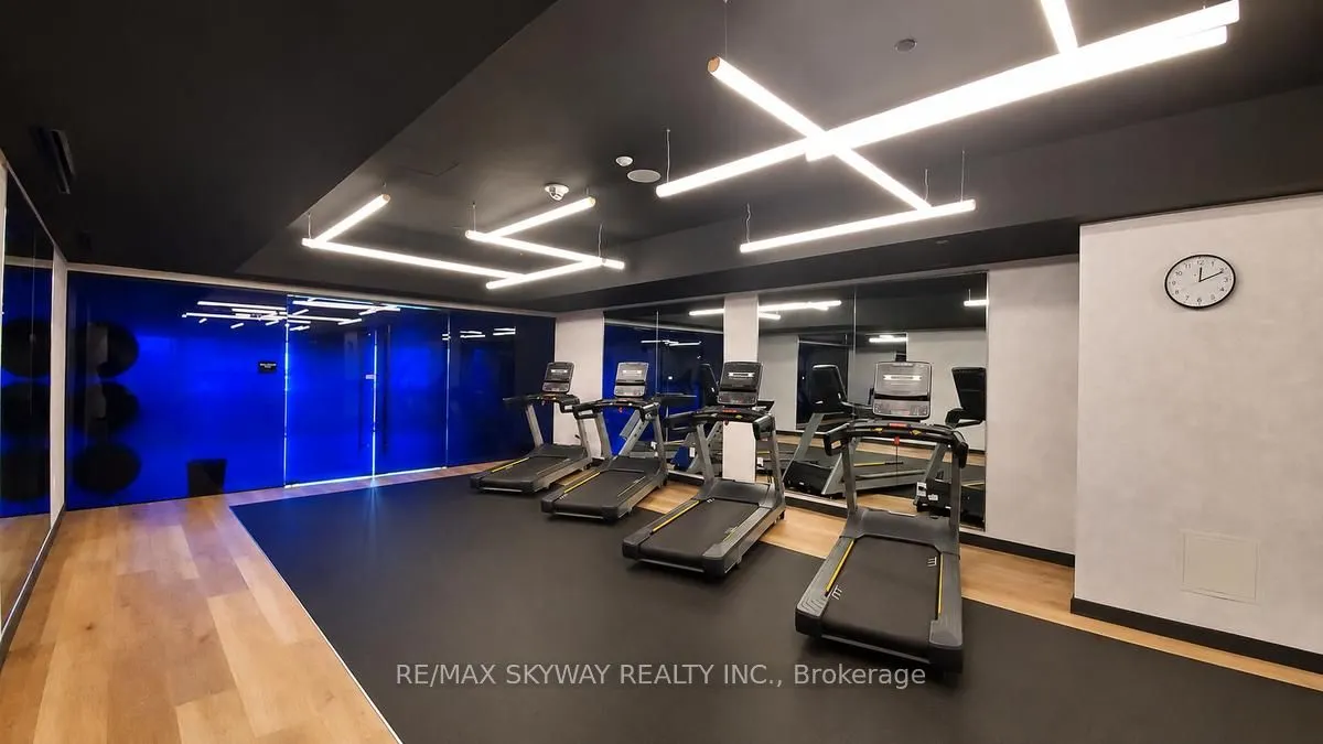 86 Dundas Street E #523