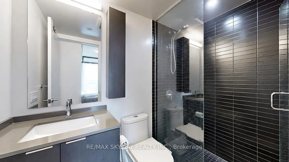 86 Dundas Street E #523