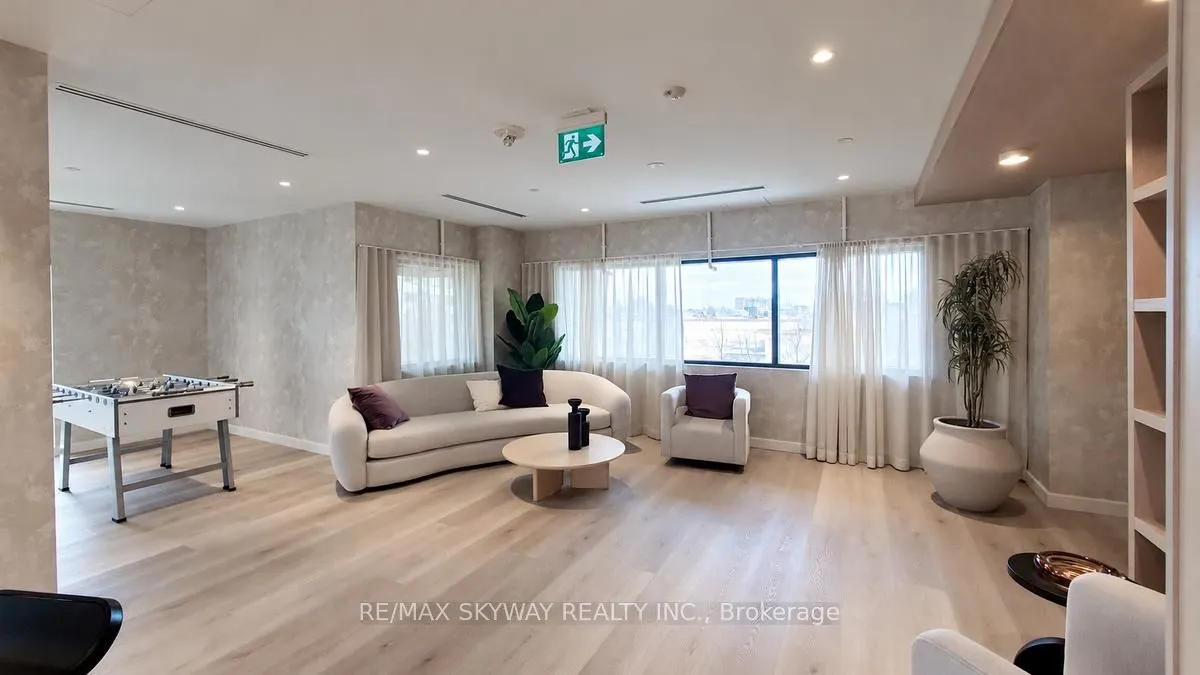 86 Dundas Street E #523