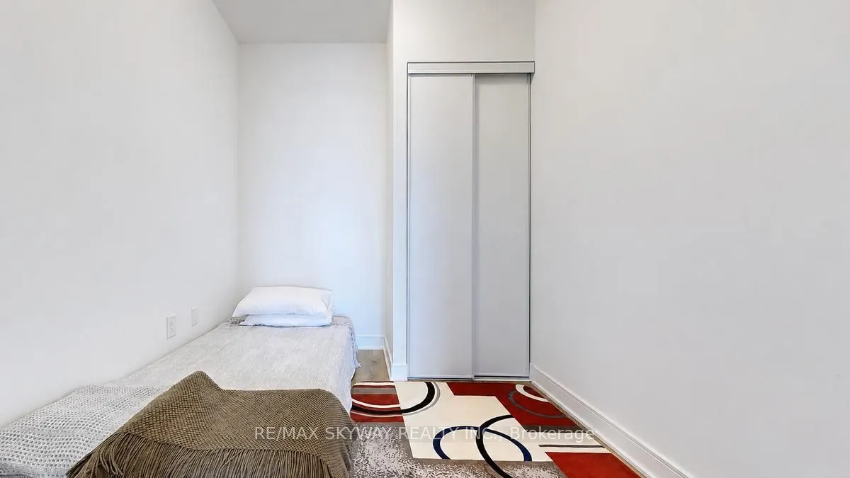 86 Dundas Street E #523